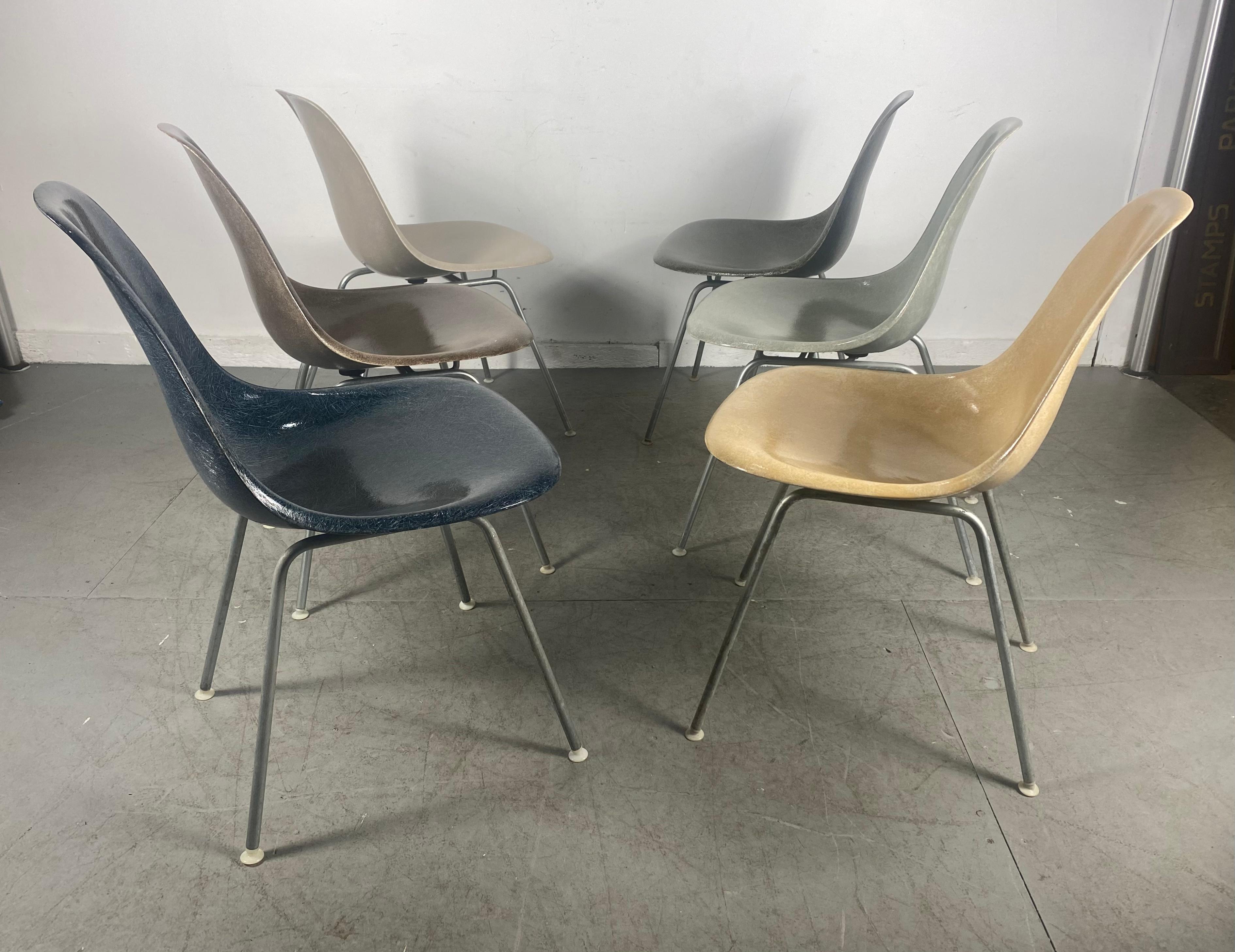 Early Set 6 Charles and Ray Eames Fiberglass Side Shell Chairs, Herman Miller 4
