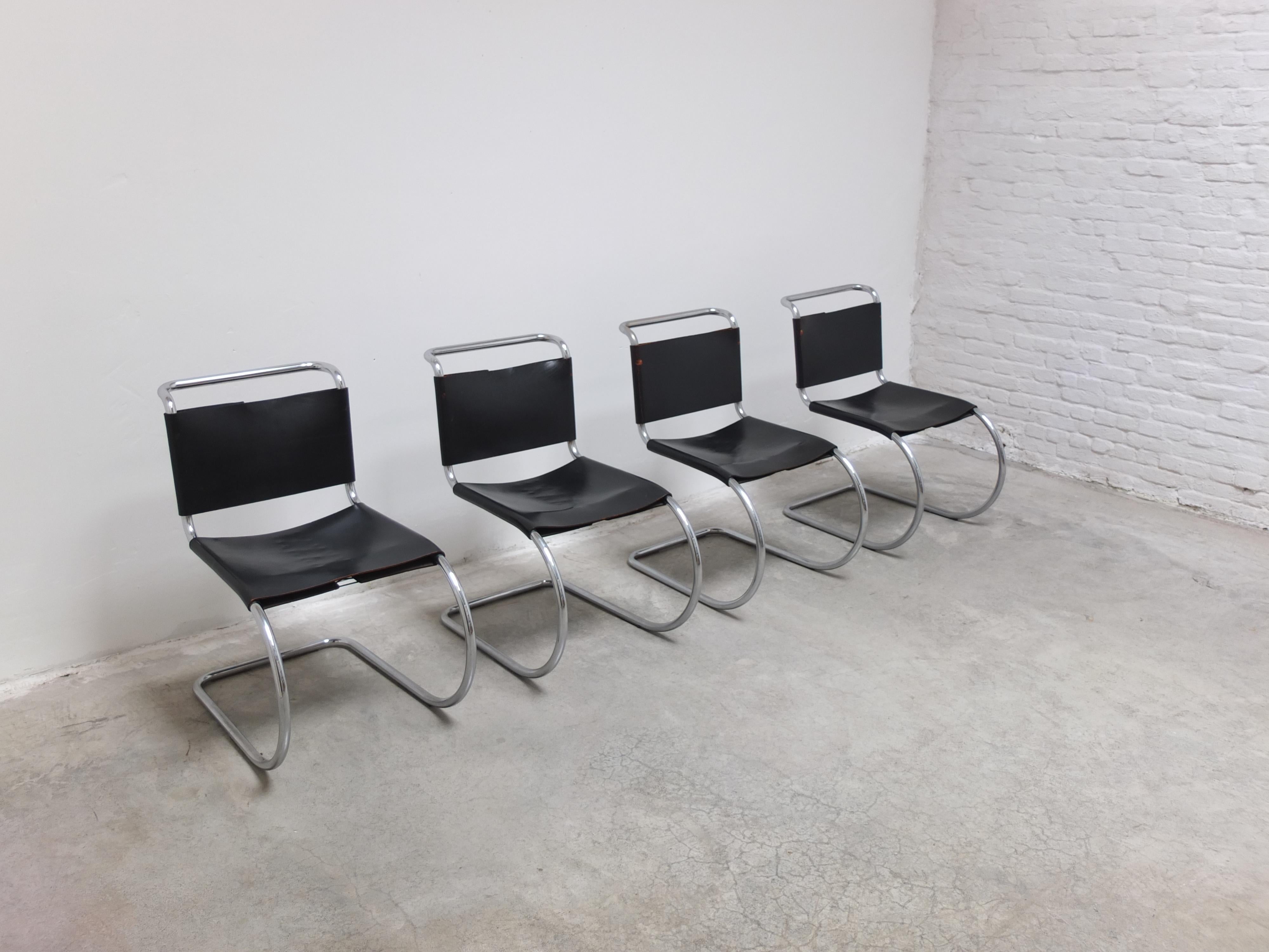Mid-Century moderno Set di 4 sedie 'MR10' di Mies Van Der Rohe per Knoll, anni '60 in vendita