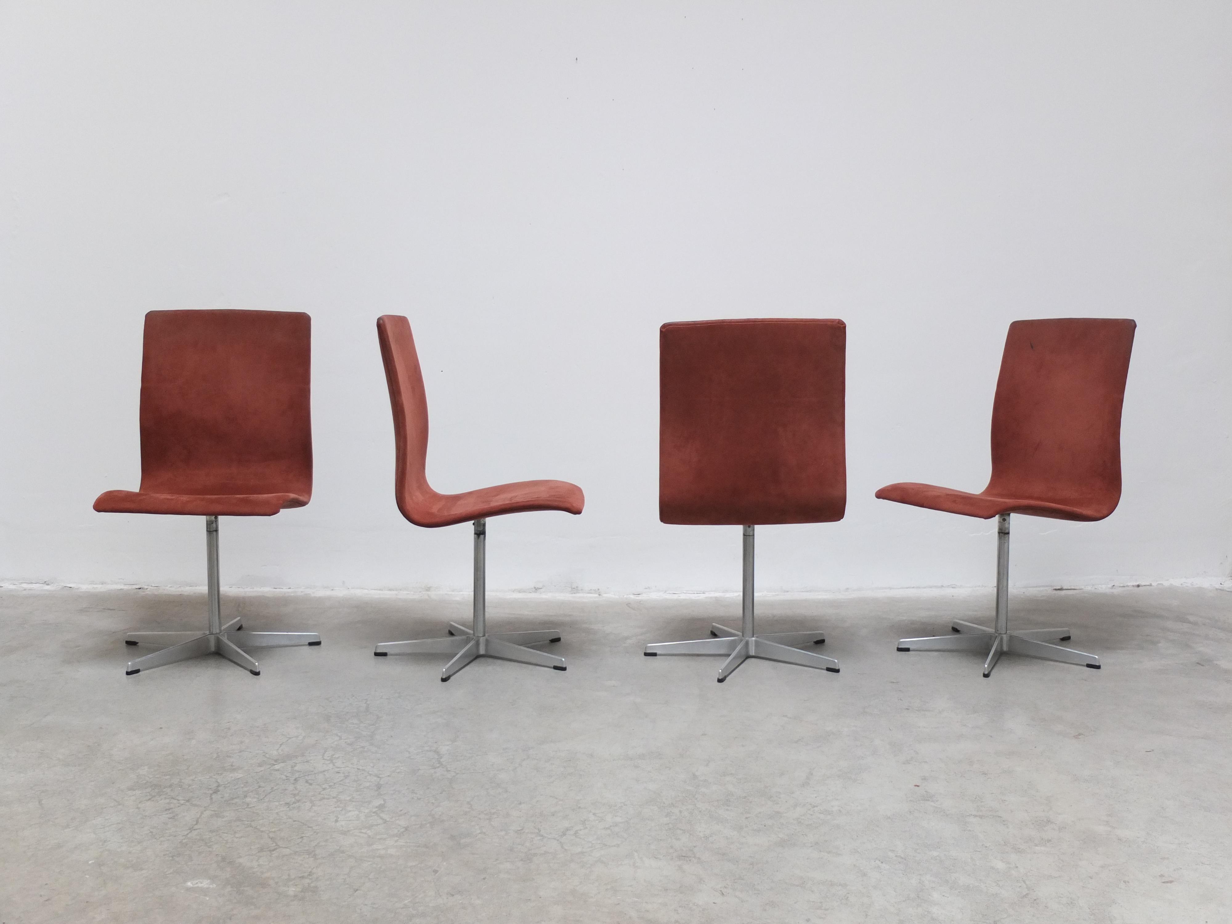 Aluminium Ensemble de 4 chaises pivotantes 'Oxford' par Arne Jacobsen pour Fritz Hansen, 1966 en vente