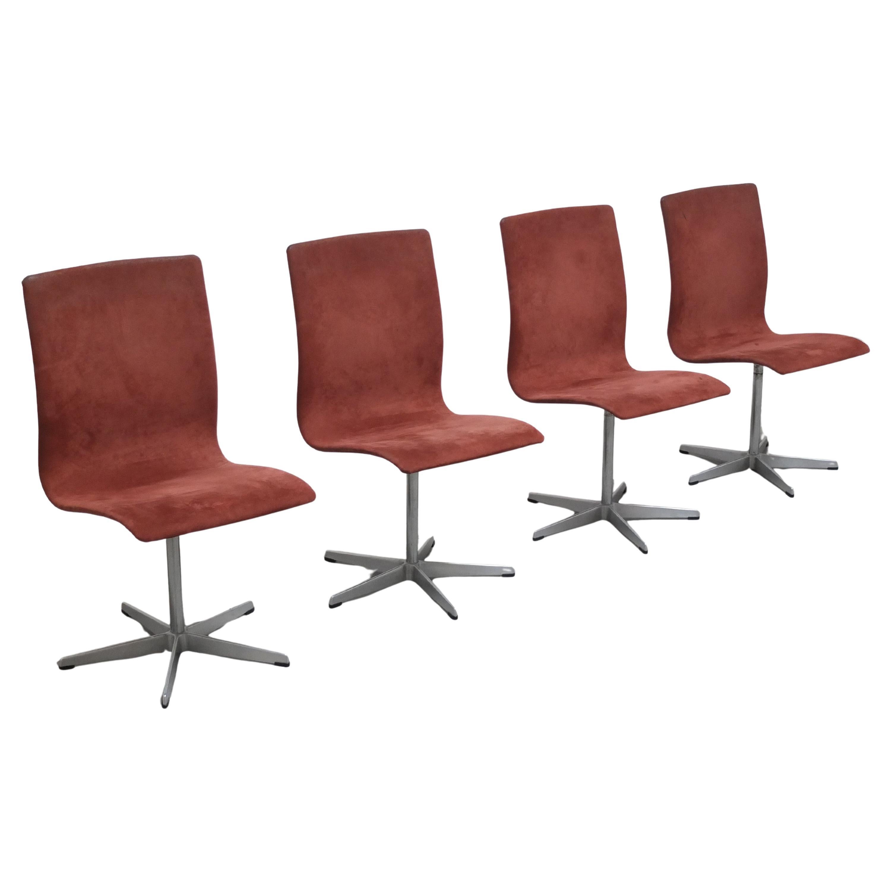 Ensemble de 4 chaises pivotantes
Oxford
par Arne Jacobsen pour Fritz Hansen, 1966