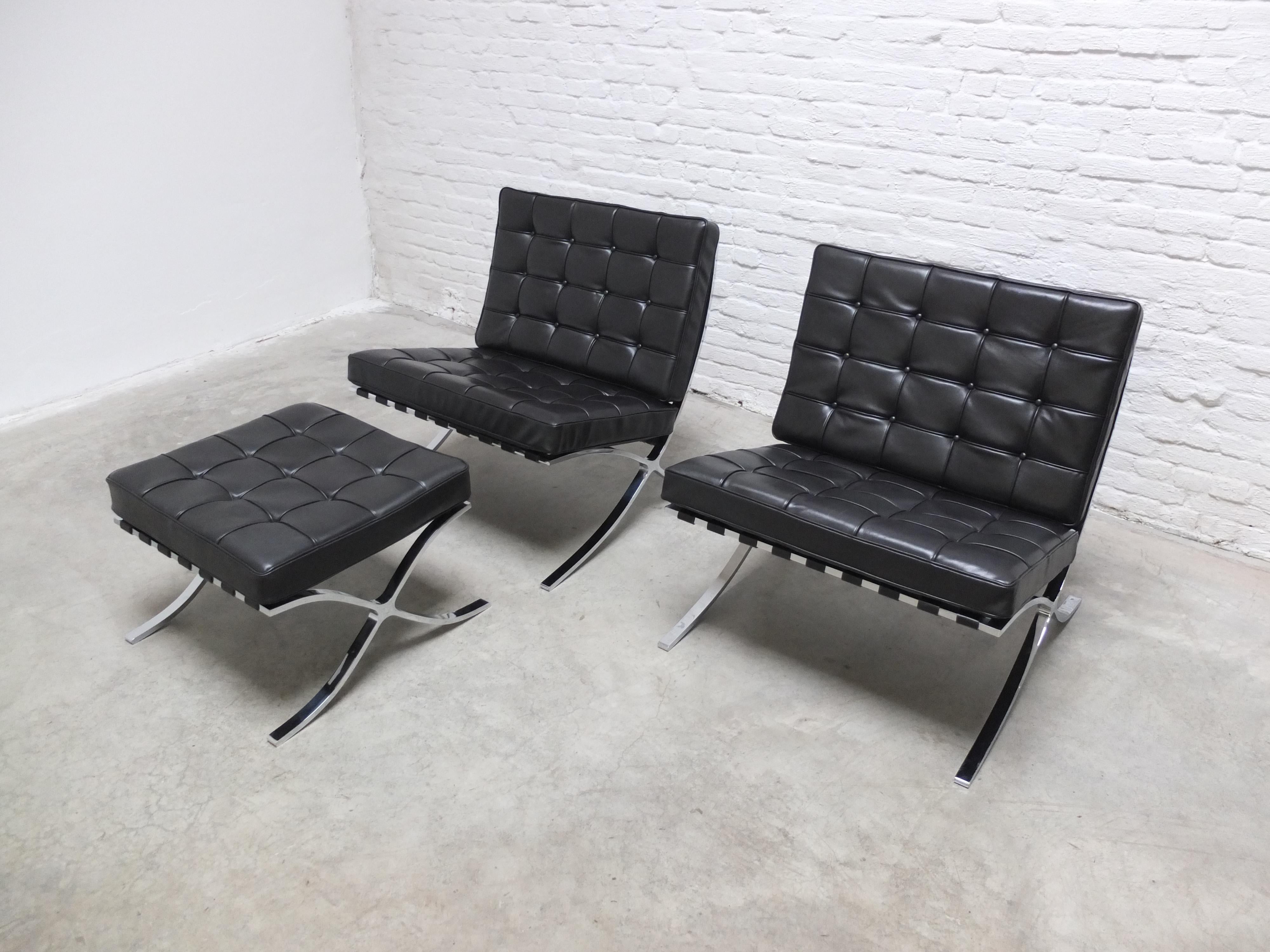 Early Set of Barcelona Chairs with Ottoman by Mies Van Der Rohe for Knoll, 1960s For Sale 3