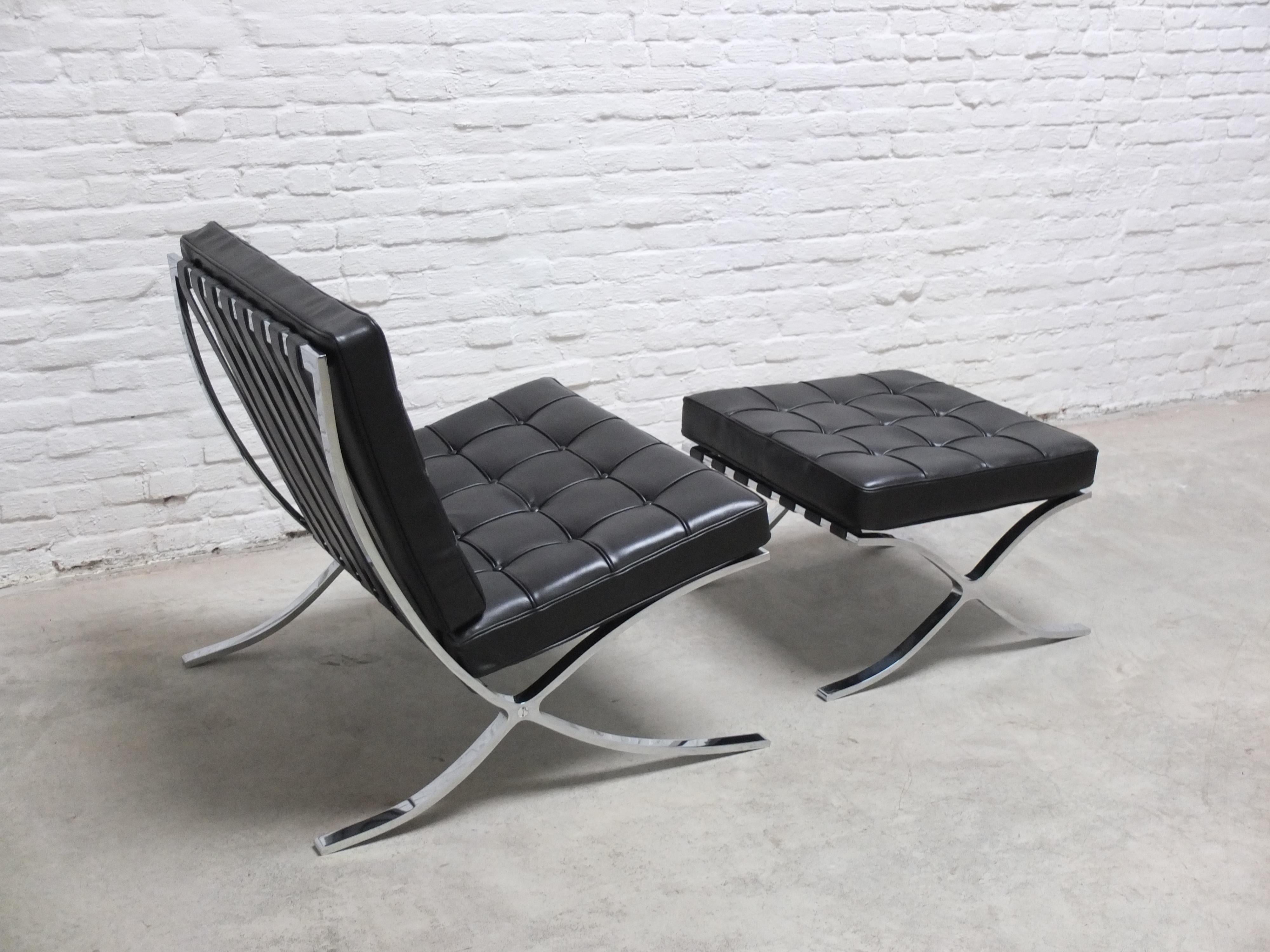 Early Set of Barcelona Chairs with Ottoman by Mies Van Der Rohe for Knoll, 1960s For Sale 6
