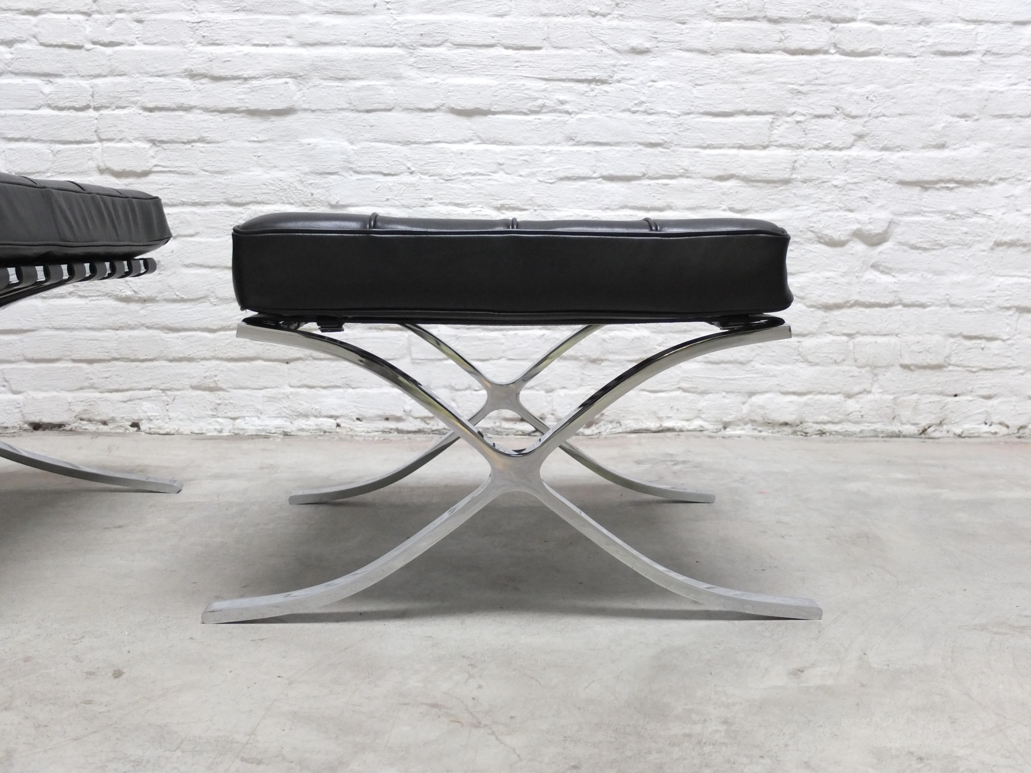 Early Set of Barcelona Chairs with Ottoman by Mies Van Der Rohe for Knoll, 1960s For Sale 7