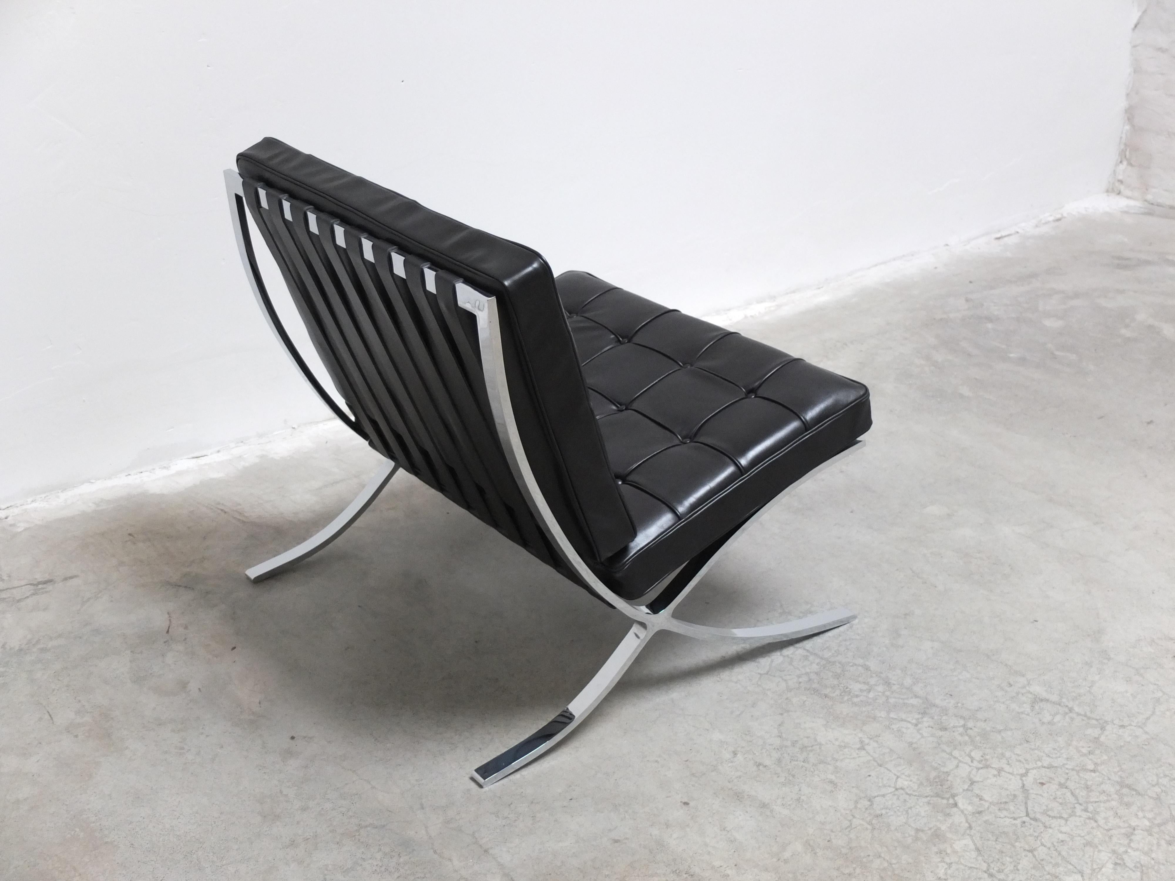 Early Set of Barcelona Chairs with Ottoman by Mies Van Der Rohe for Knoll, 1960s For Sale 8