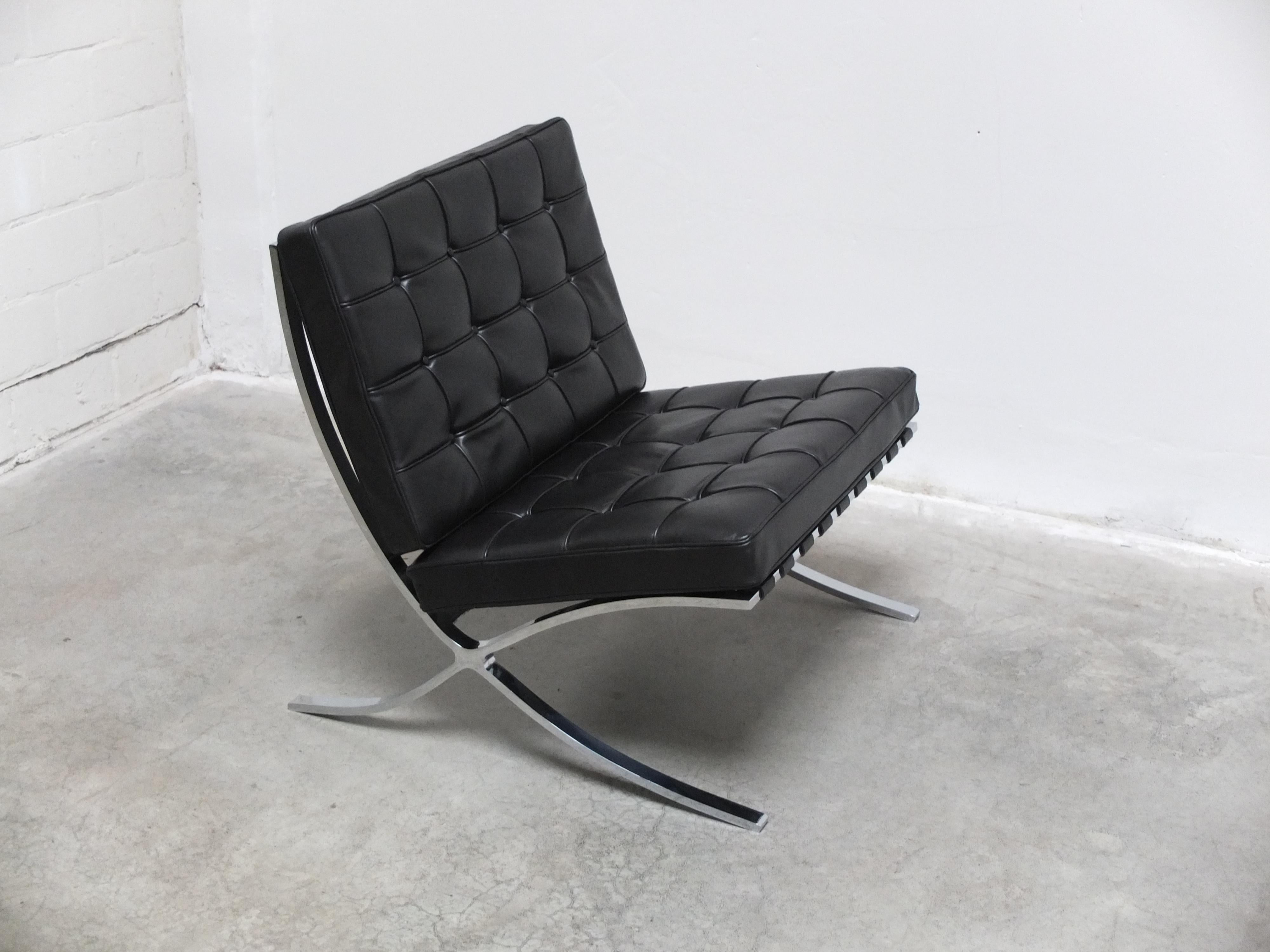 Early Set of Barcelona Chairs with Ottoman by Mies Van Der Rohe for Knoll, 1960s For Sale 11