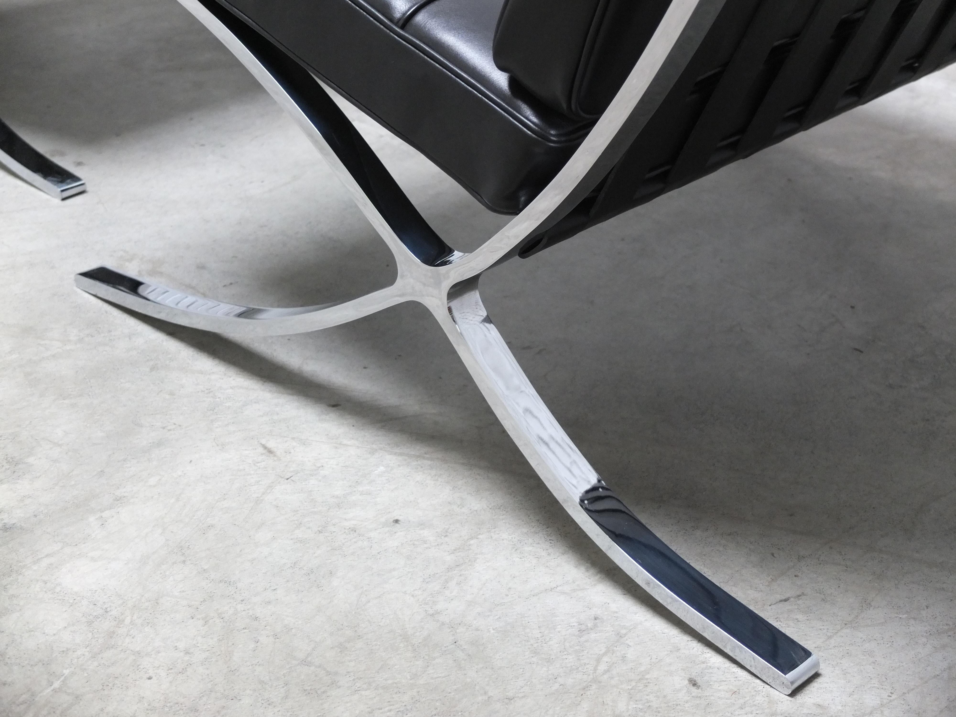 Early Set of Barcelona Chairs with Ottoman by Mies Van Der Rohe for Knoll, 1960s For Sale 12