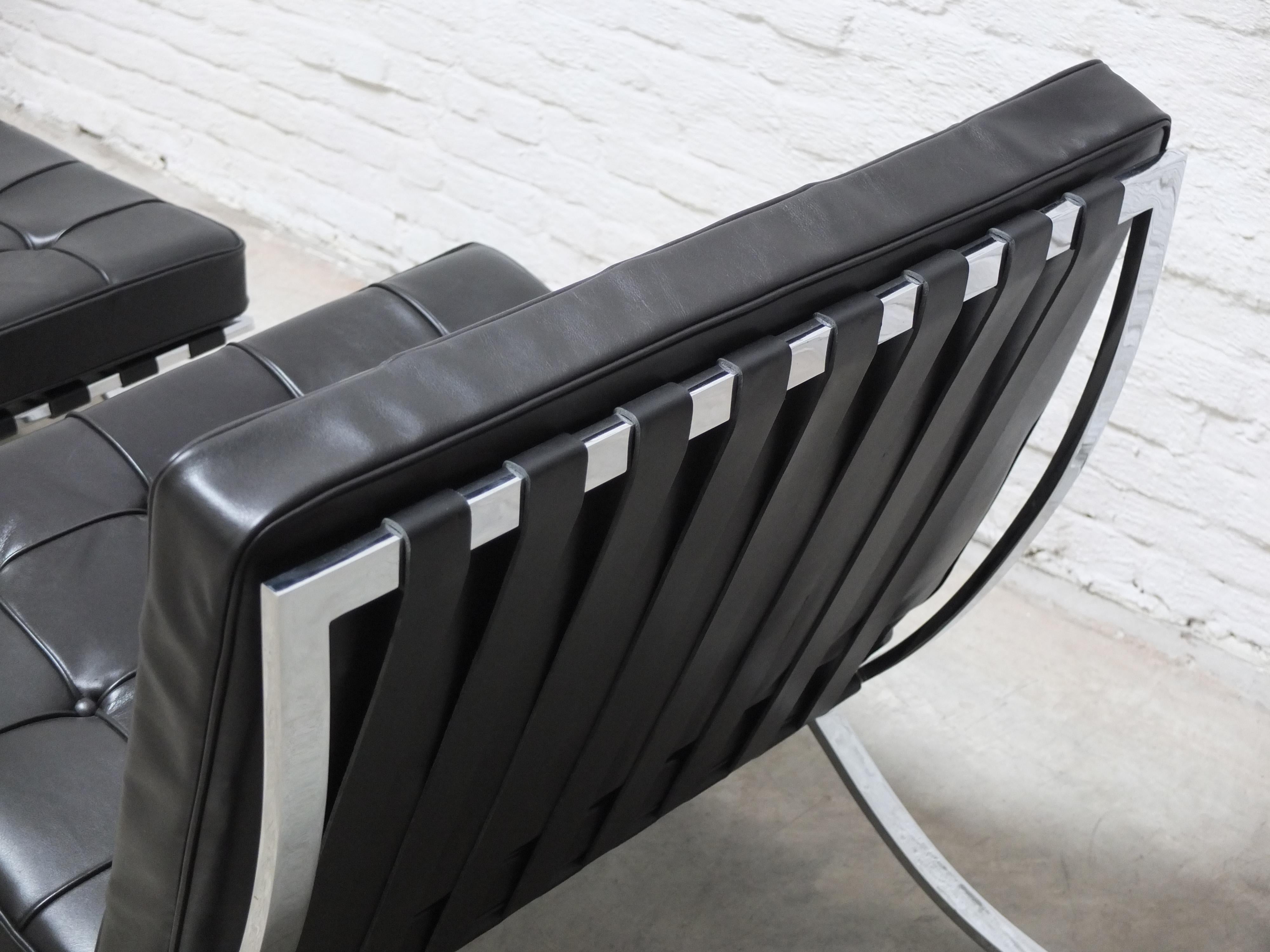 Early Set of Barcelona Chairs with Ottoman by Mies Van Der Rohe for Knoll, 1960s For Sale 13