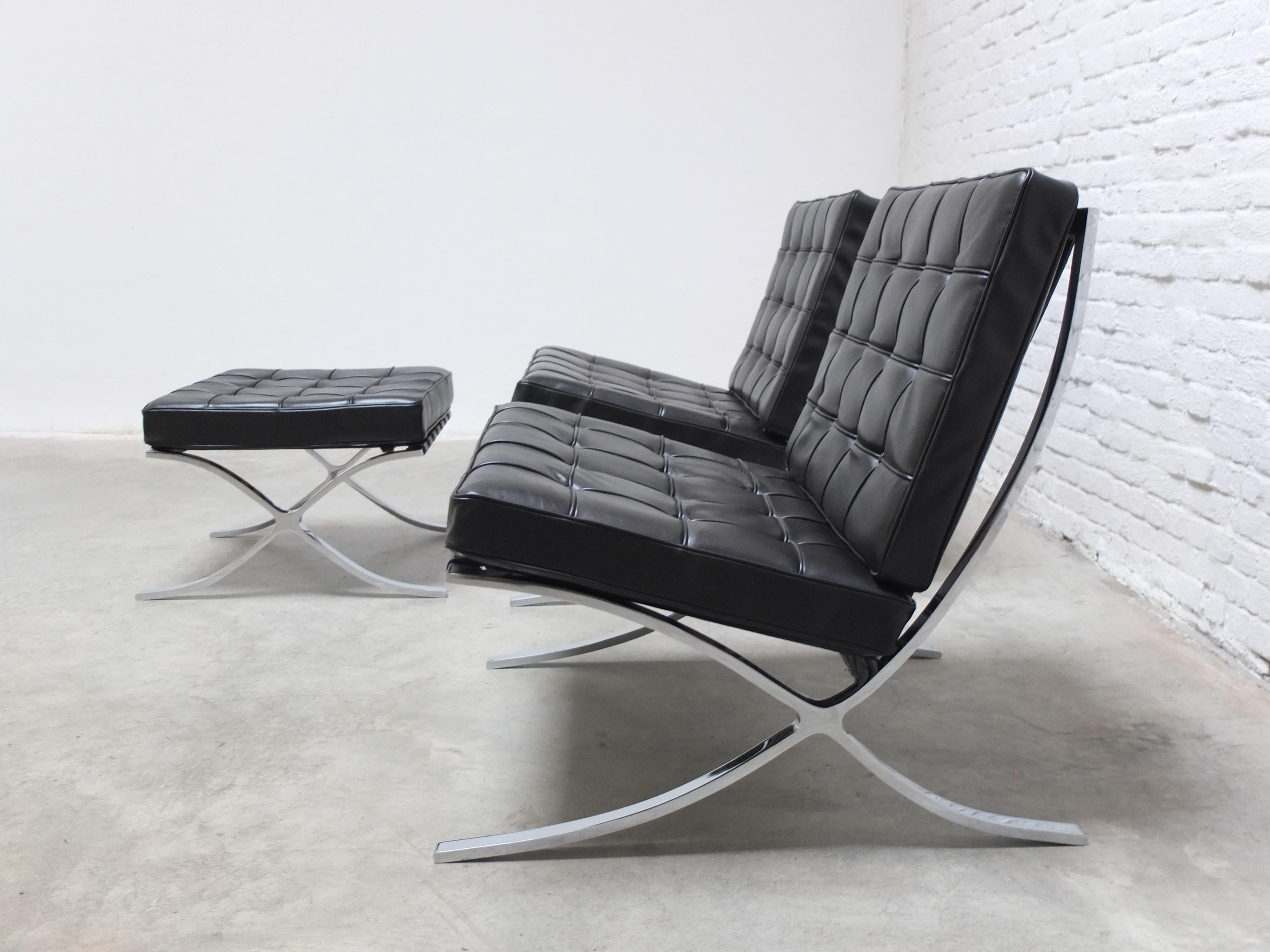 Early Set of Barcelona Chairs with Ottoman by Mies Van Der Rohe for Knoll, 1960s In Good Condition For Sale In Antwerpen, VAN