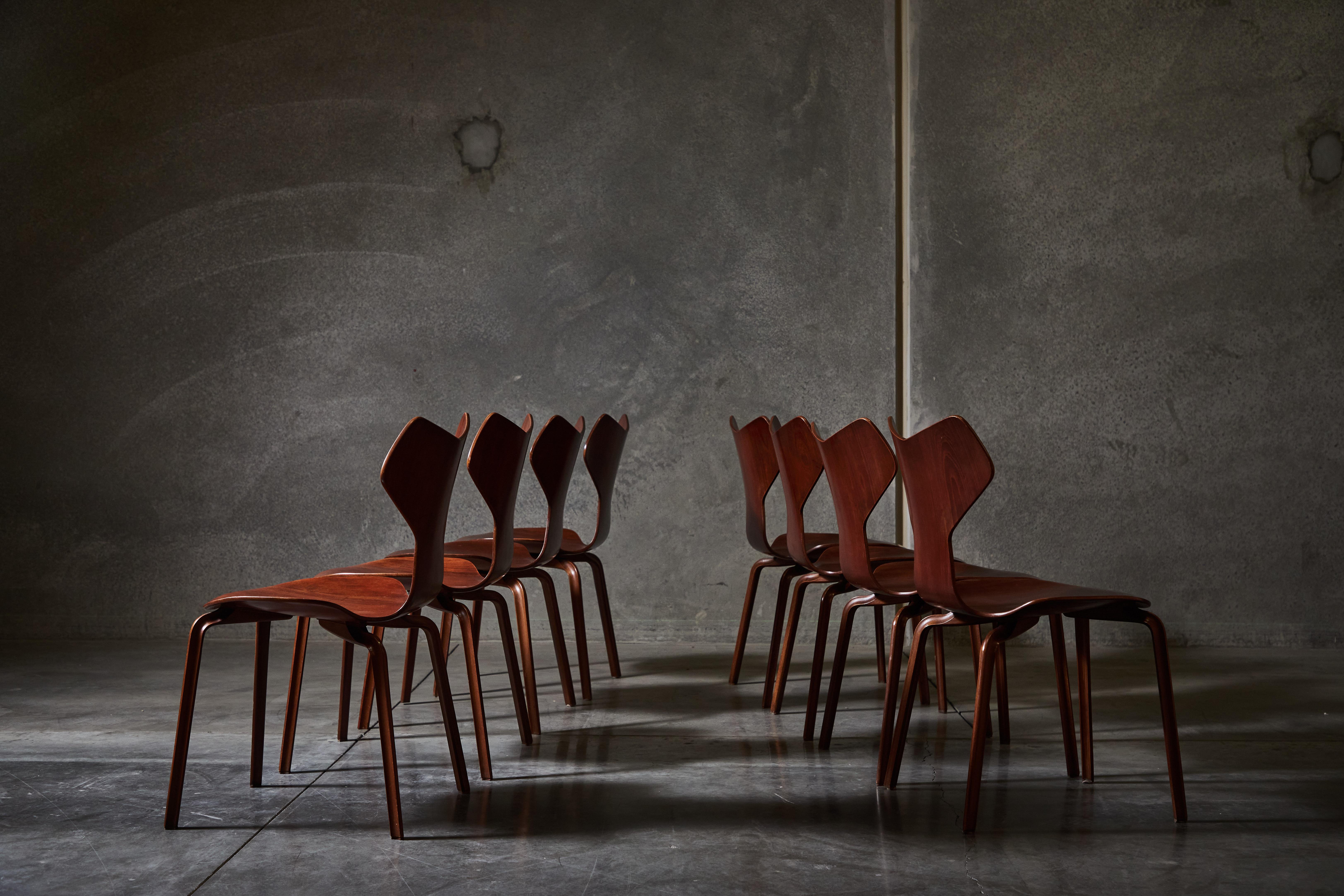 Early Set of Eight Grand Prix Chairs by Arne Jacobsen In Good Condition In Los Angeles, CA