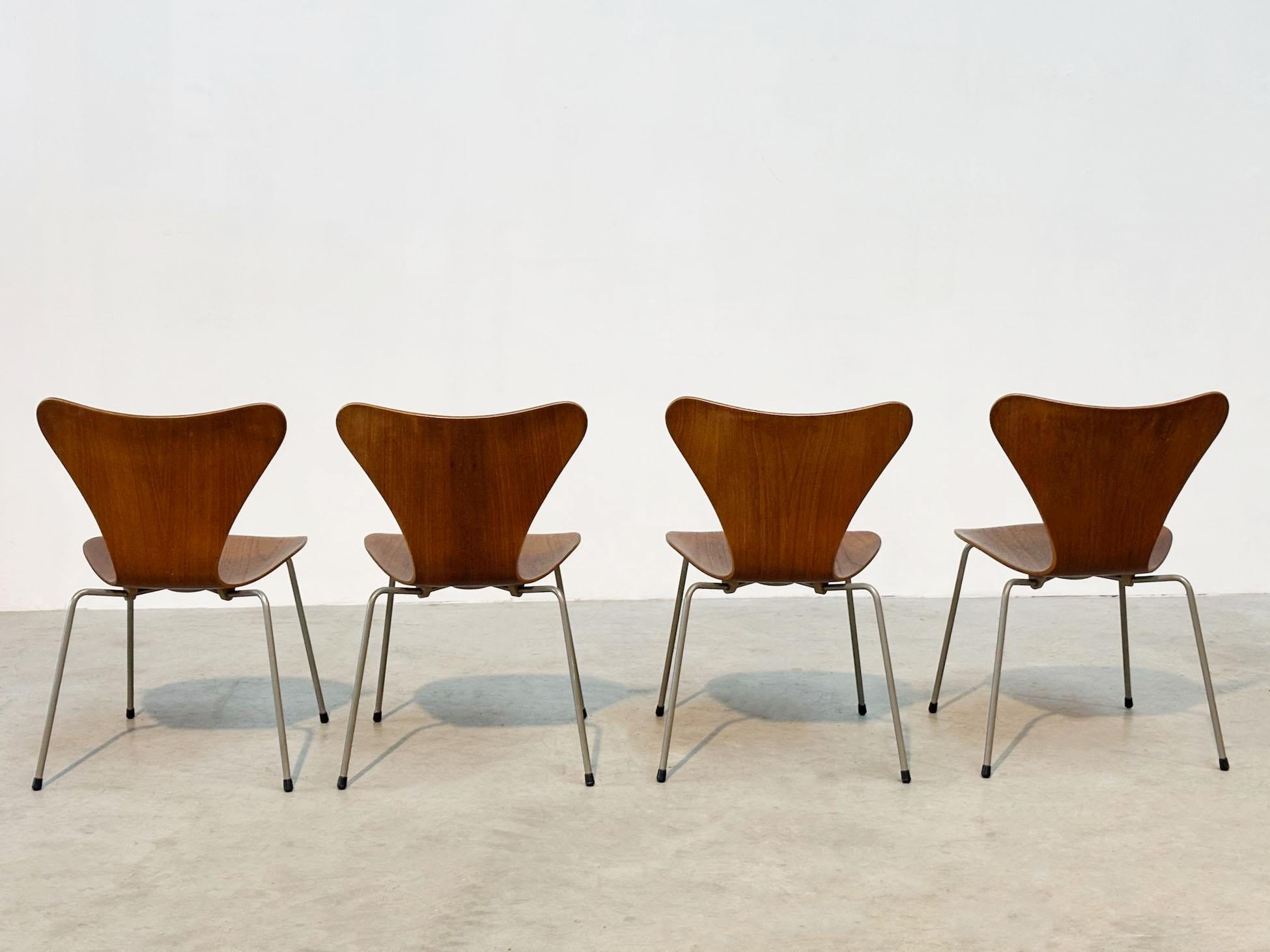 Early set of four Butterfly chairs by Arne Jacobsen for Fritz Hansen 1