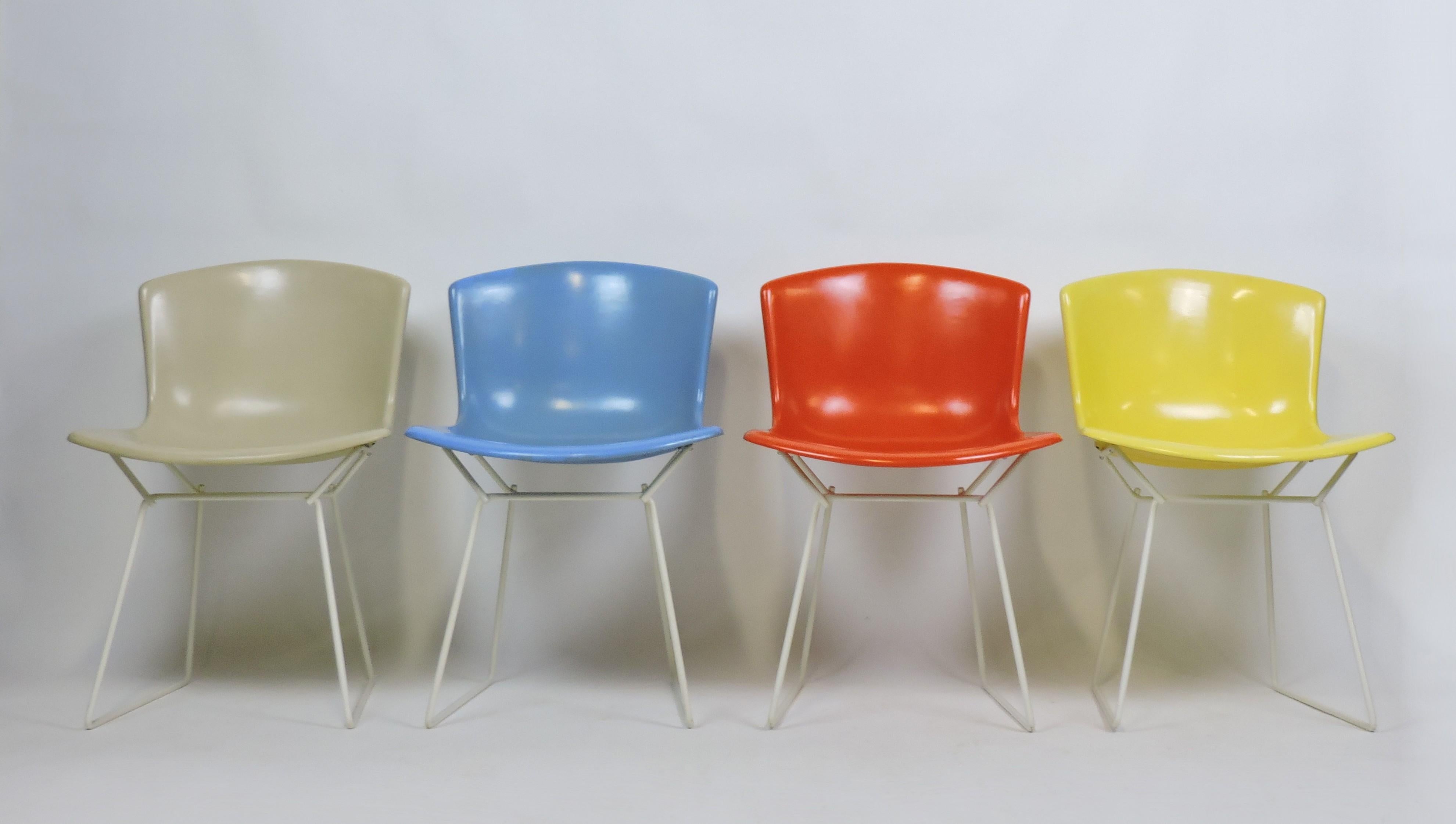 Early Set of Four Harry Bertoia Molded Shell Side Chairs for Knoll, Labeled For Sale 6