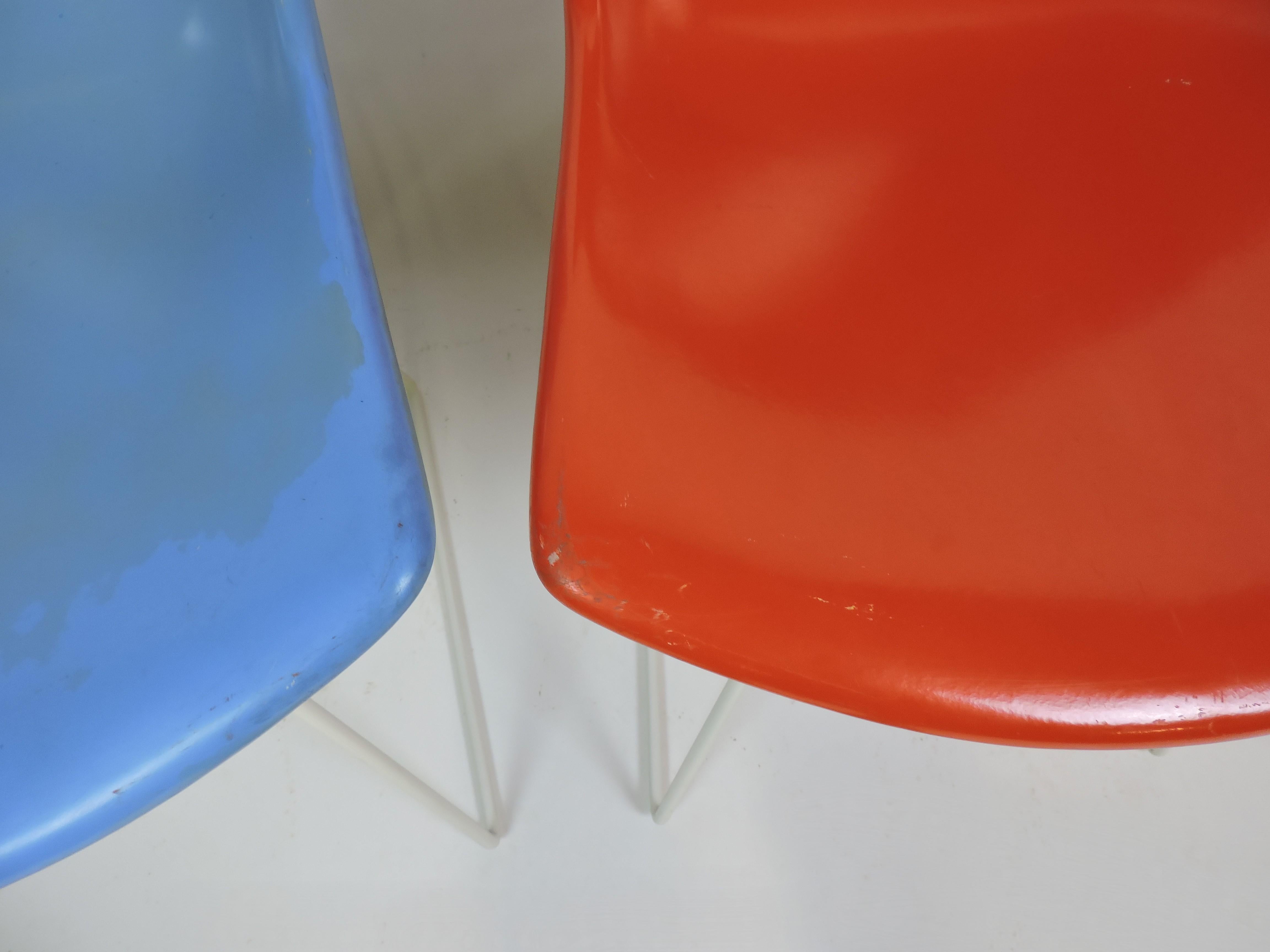 Ensemble de quatre chaises d'appoint en coquillage moulé Harry Bertoia pour Knoll, étiqueté en vente 2