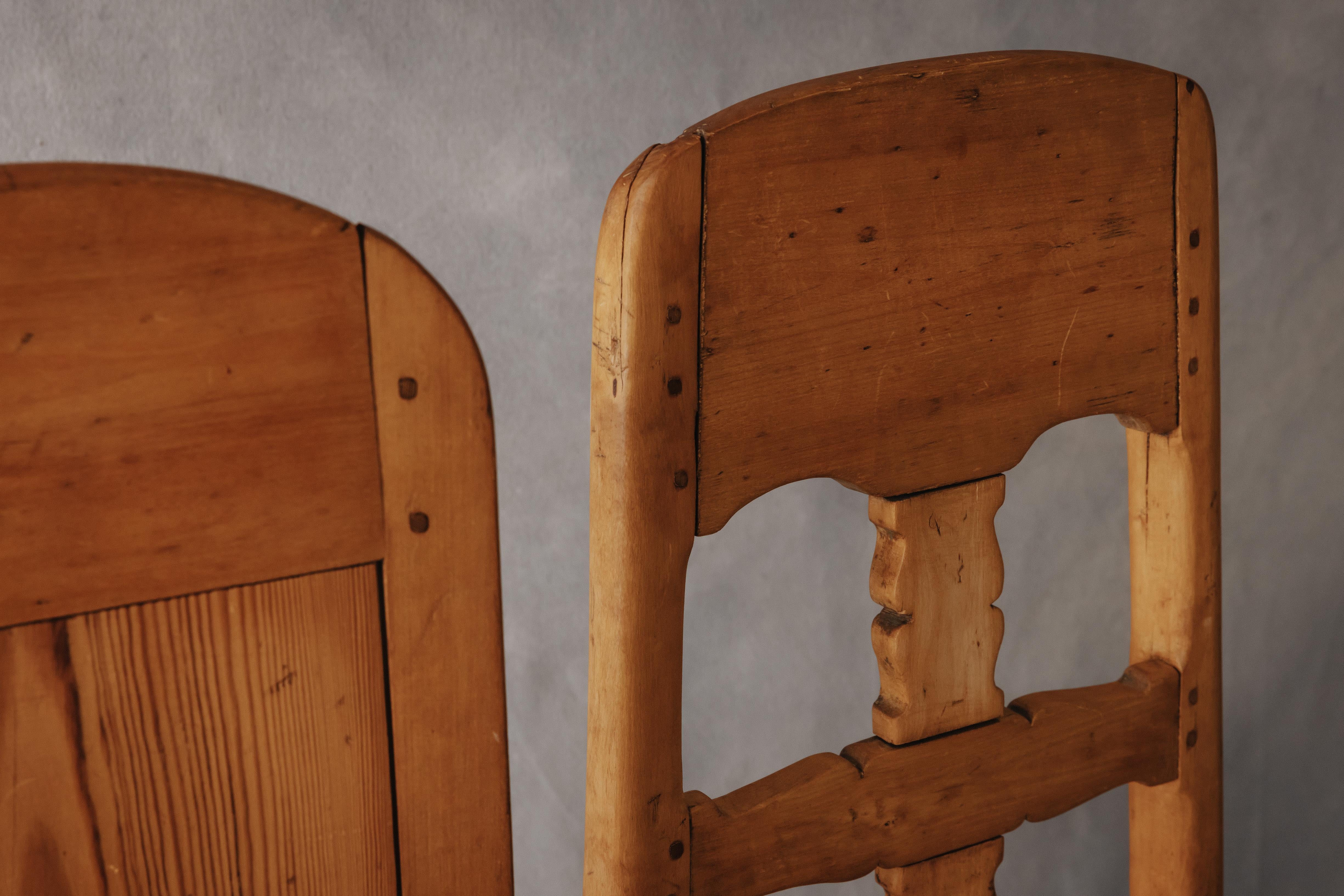 Early Set of Swedish Folk Chairs, Circa 1800 In Good Condition For Sale In Nashville, TN