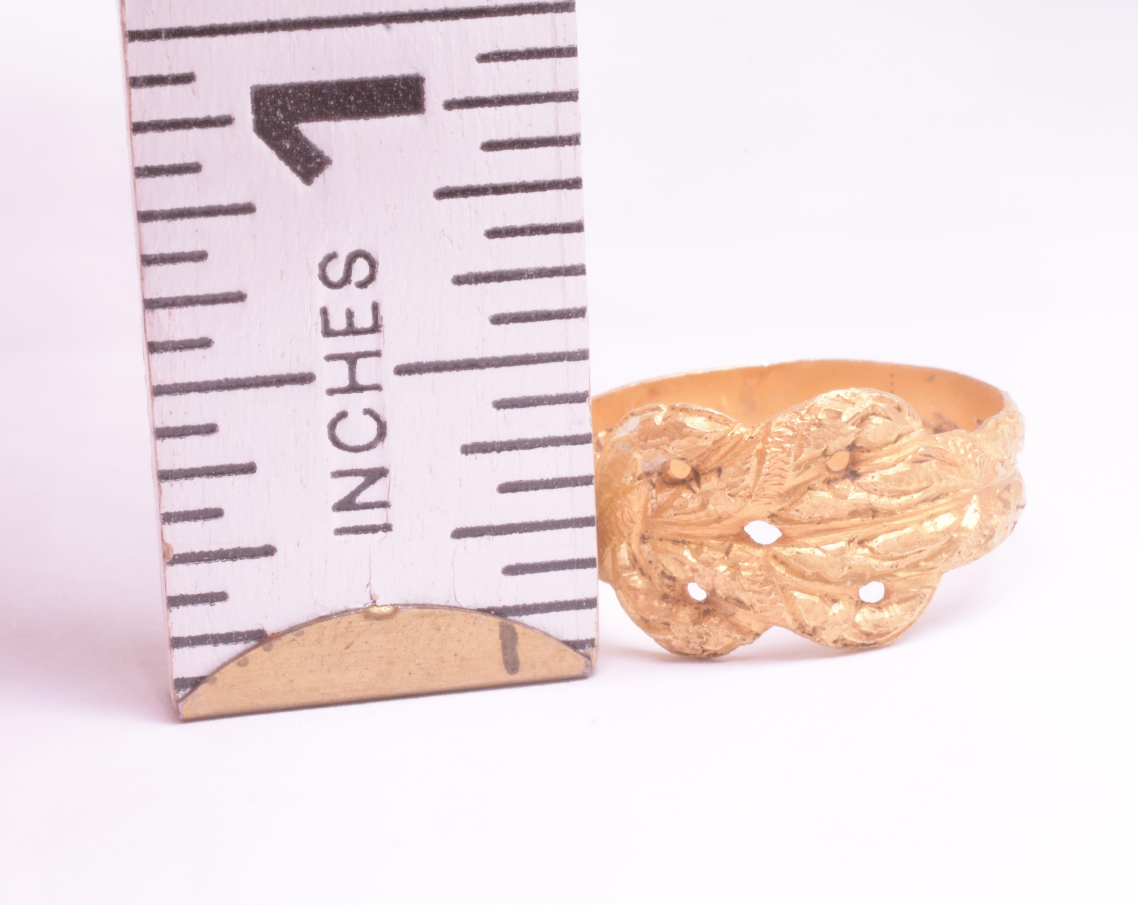 Anillo Posey de principios del siglo XVII con forma de nudo de amor 