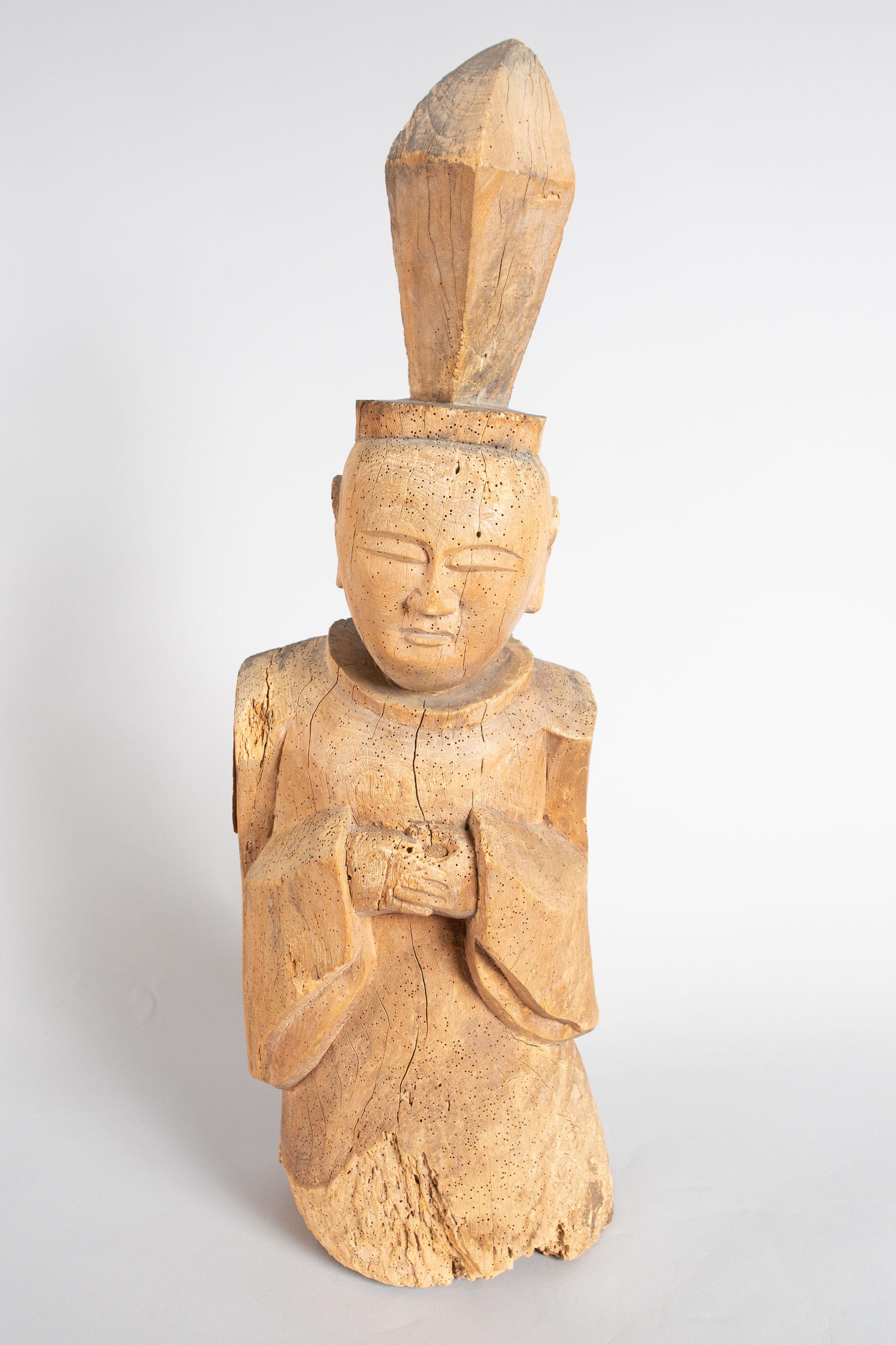 Shinto-Schnitzerei einer Figur, die als Vater Japan bezeichnet wird. Skulptur aus der Heian-Zeit (794 bis 1185) aus Hinoki-Holz in einteiliger Bauweise, genannt ichiboku zukuri.