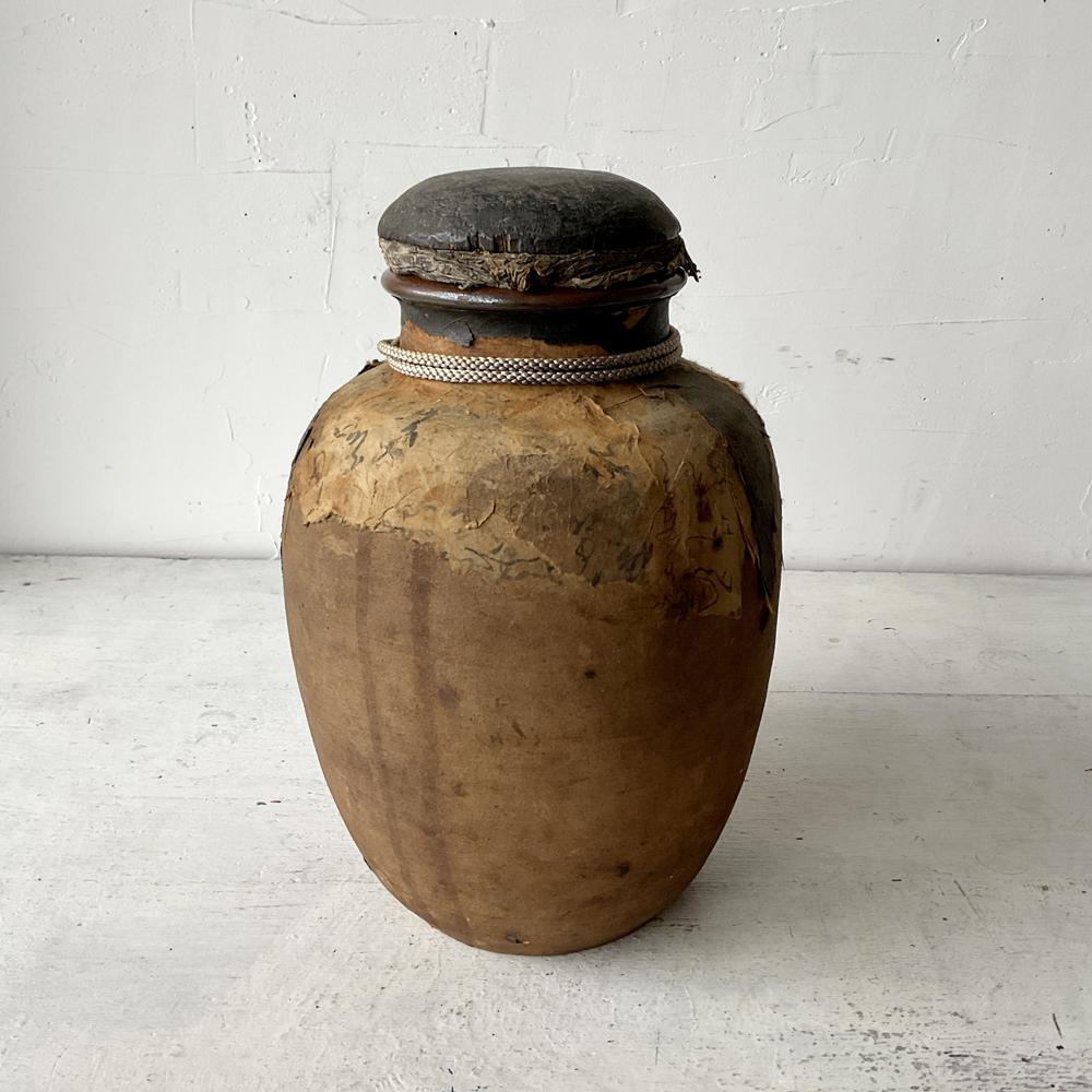Japonisme Jarre à saké japonaise en poterie Shuko du début de la période Showa en vente
