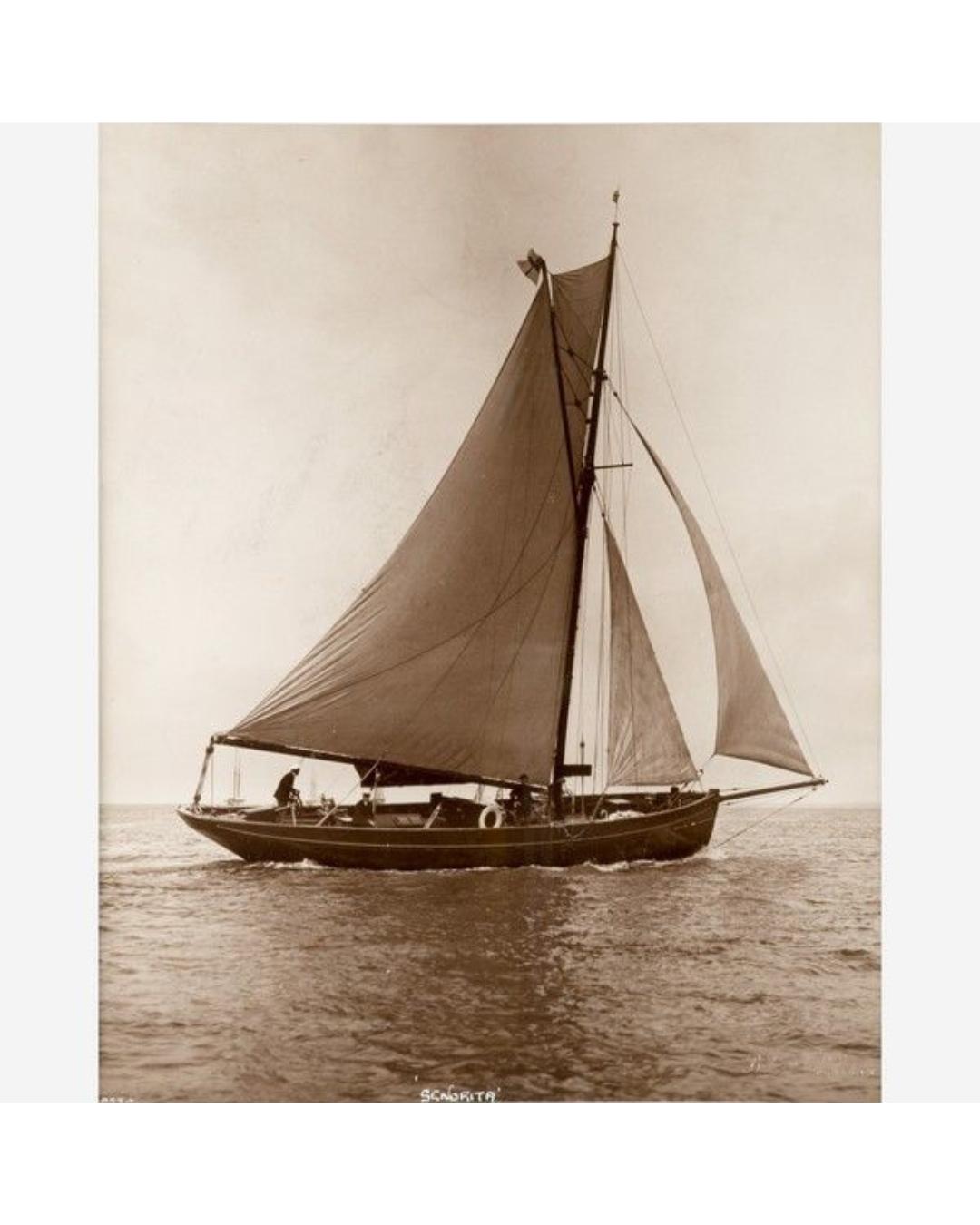Früher Silbergelatine-Fotodruck von Beken of Cowes - Yacht Senorita (Englisch) im Angebot