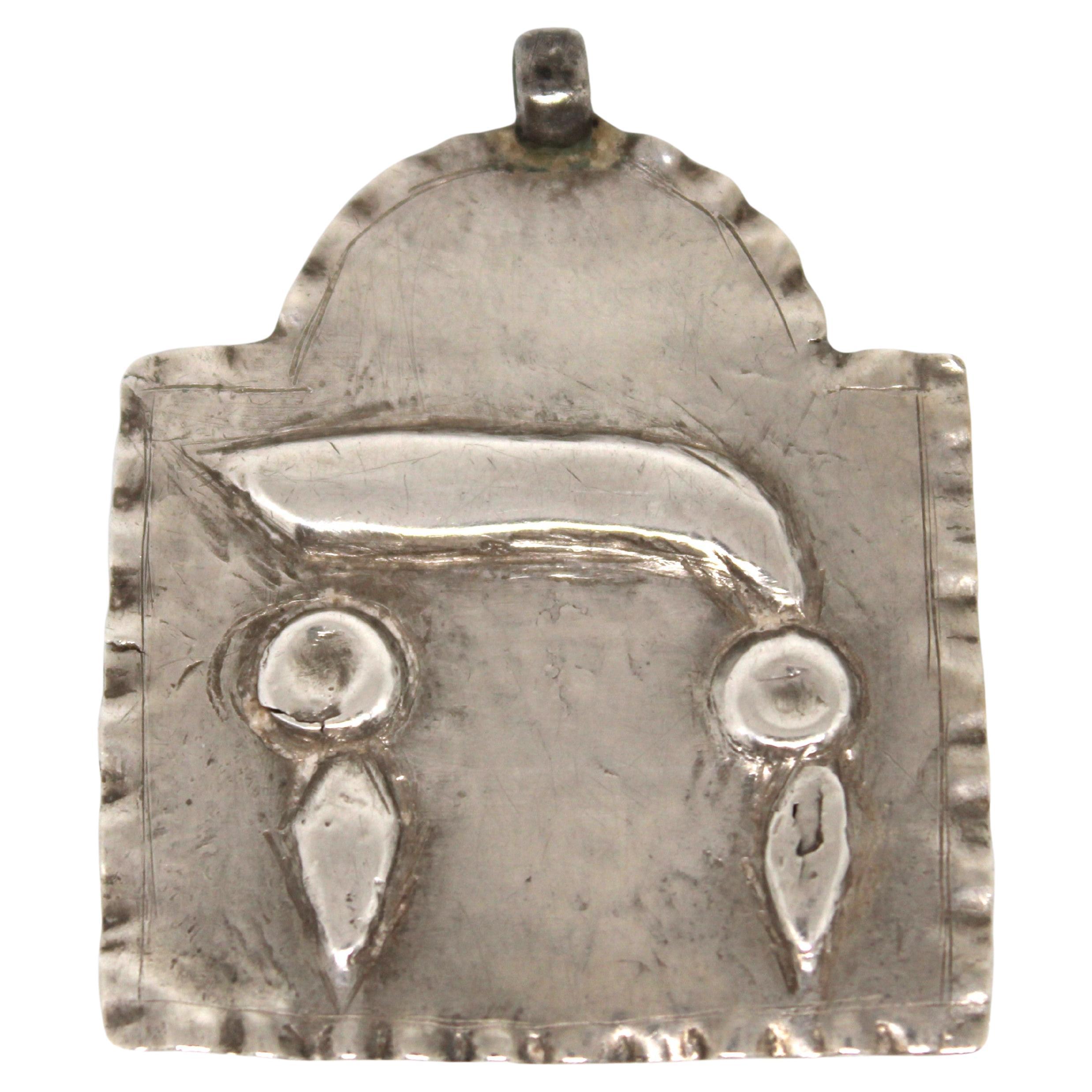 Antiguo amuleto alemán de plata, siglo XVIII