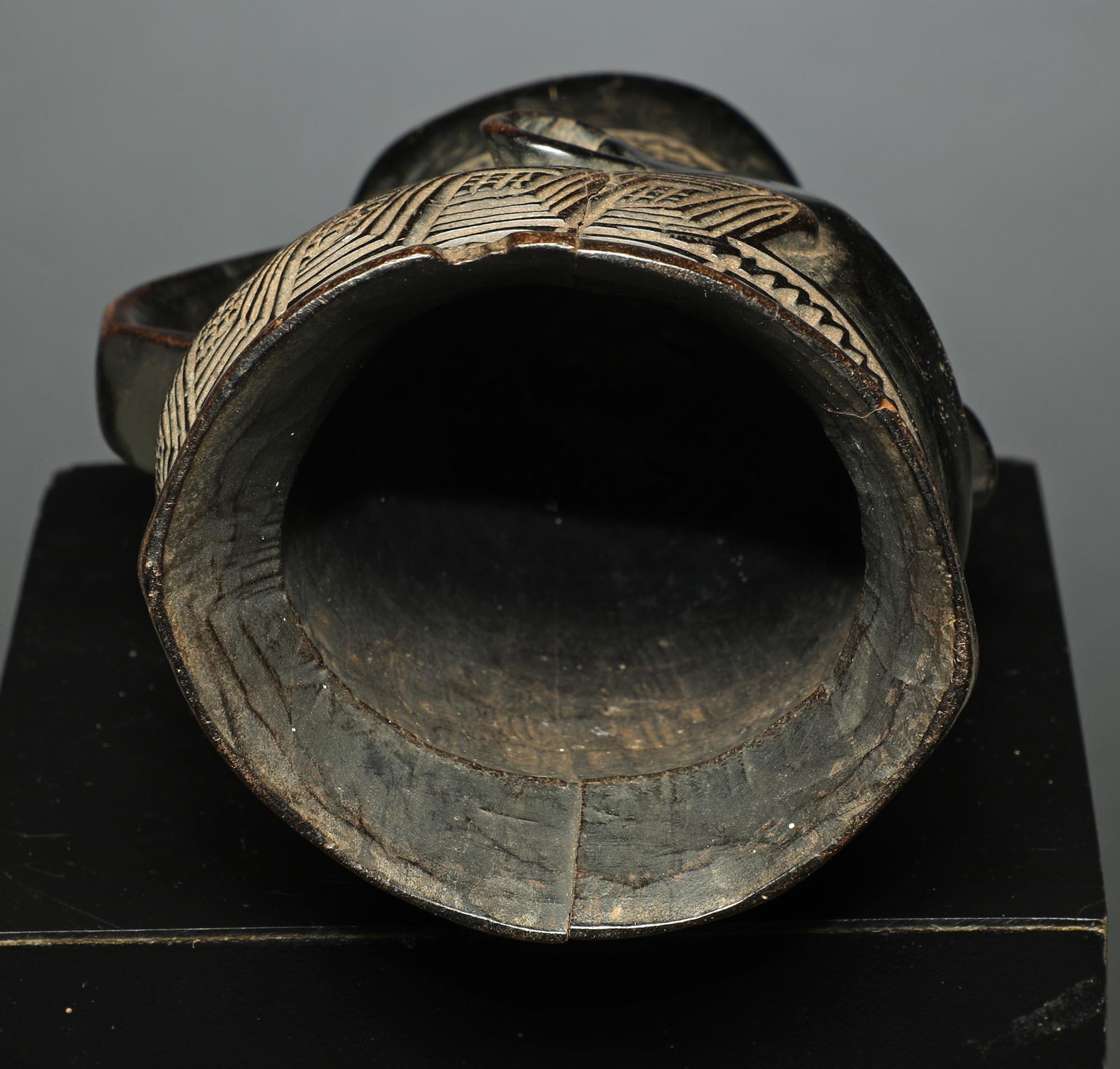 Early small Kuba Cup With Refined Face, Fine Hair, Handle DRC, Africa In Fair Condition For Sale In Point Richmond, CA