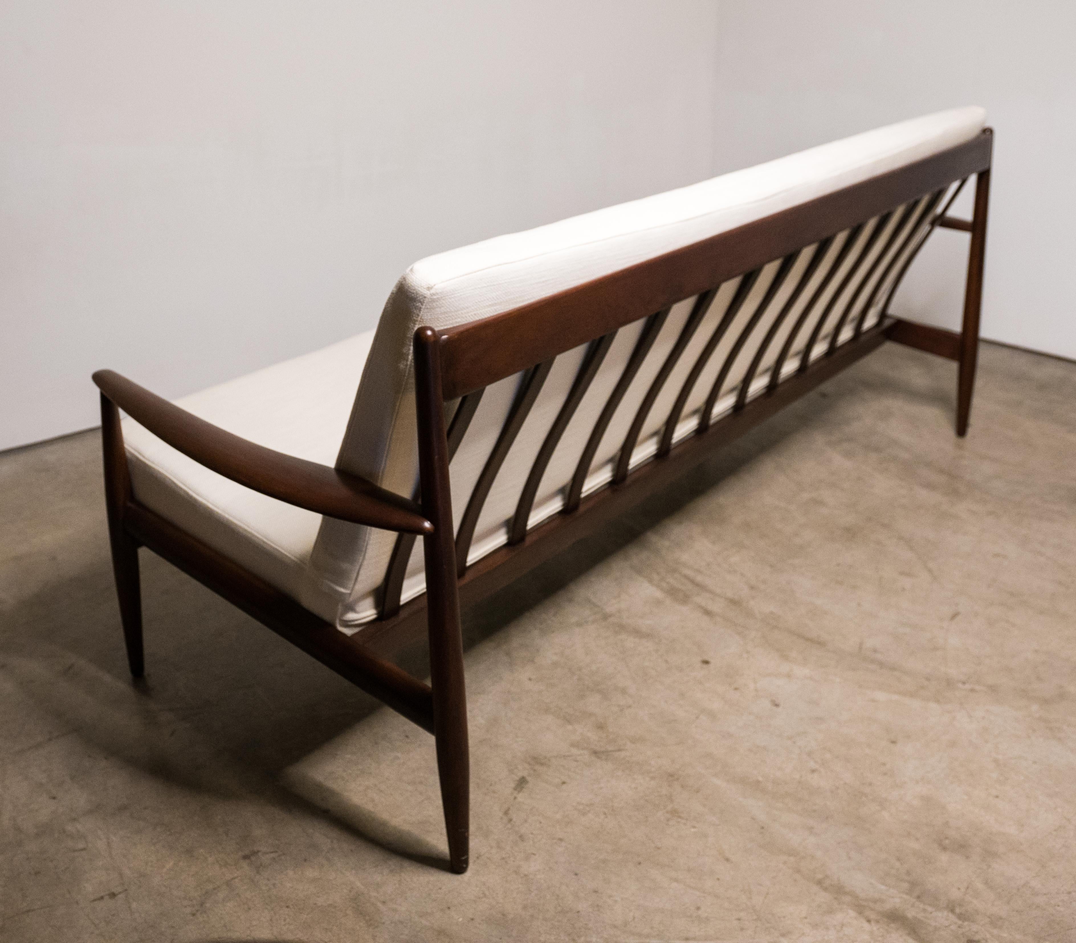 Early Sofa by Grete Jalk for France and Daverkosen 6
