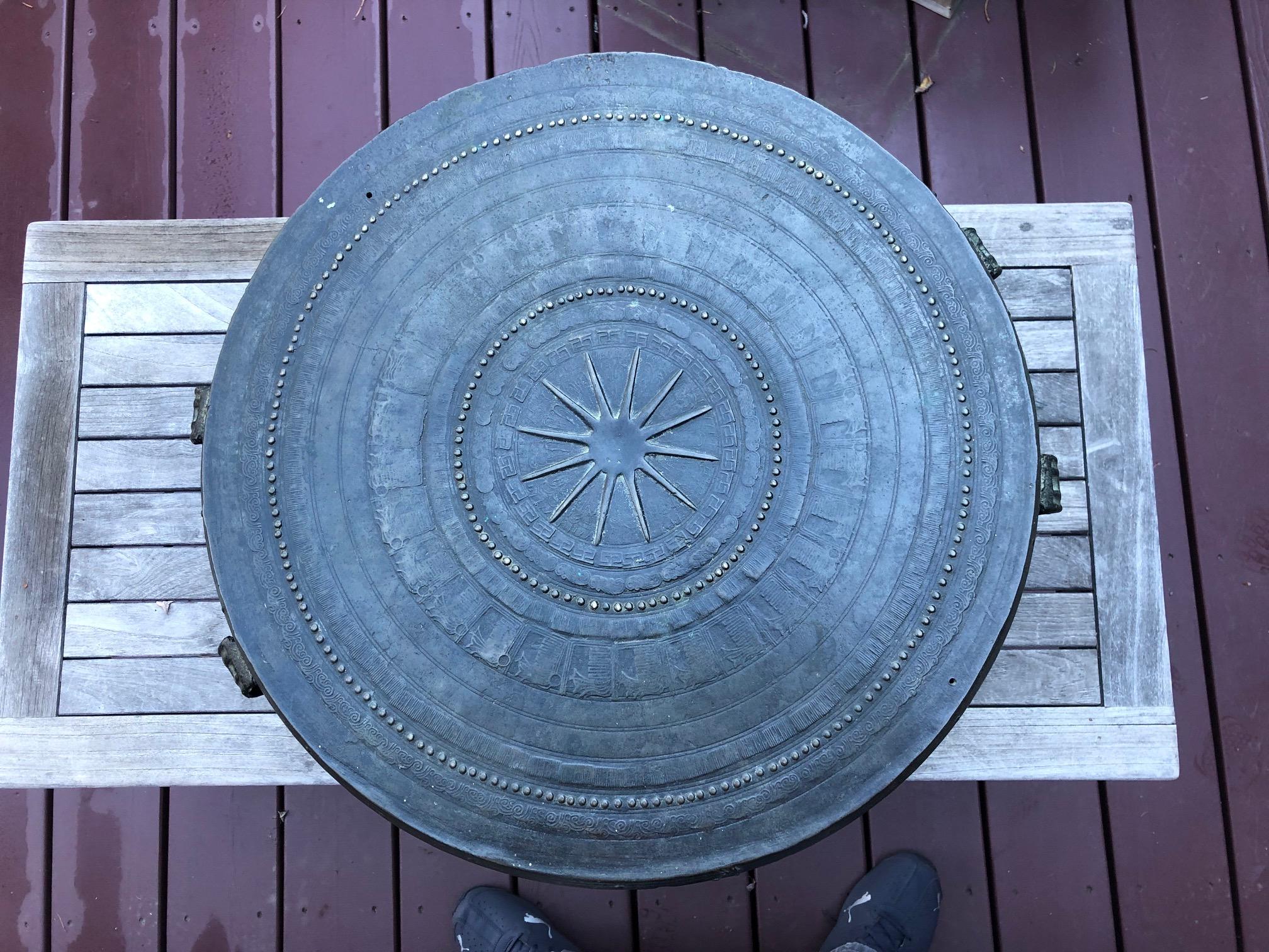 XVIIIe siècle et antérieur Tambour en bronze du début de l'Asie du Sud-Est - Connu dans la littérature sous le nom de 