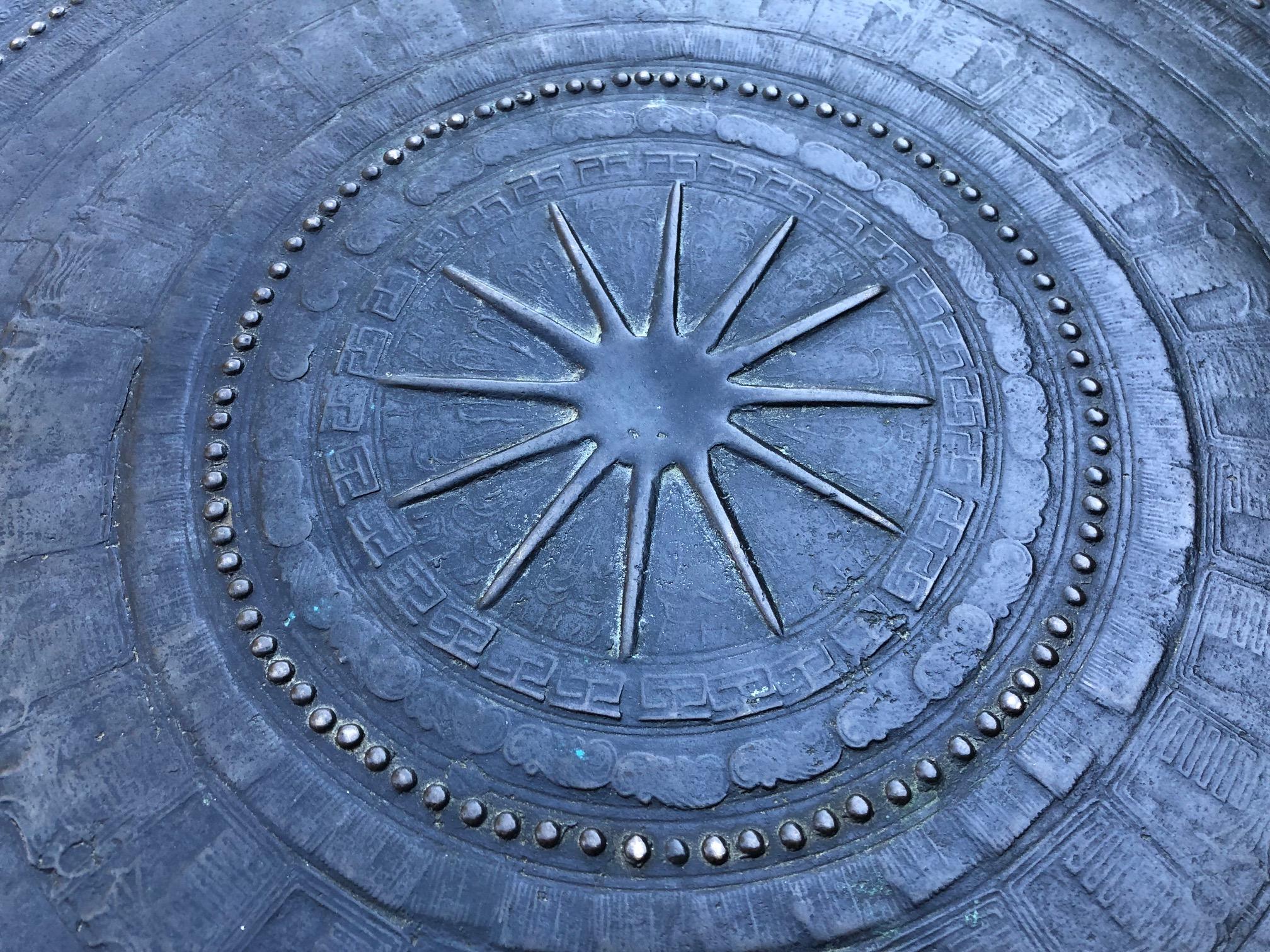 Bronze Tambour en bronze du début de l'Asie du Sud-Est - Connu dans la littérature sous le nom de 