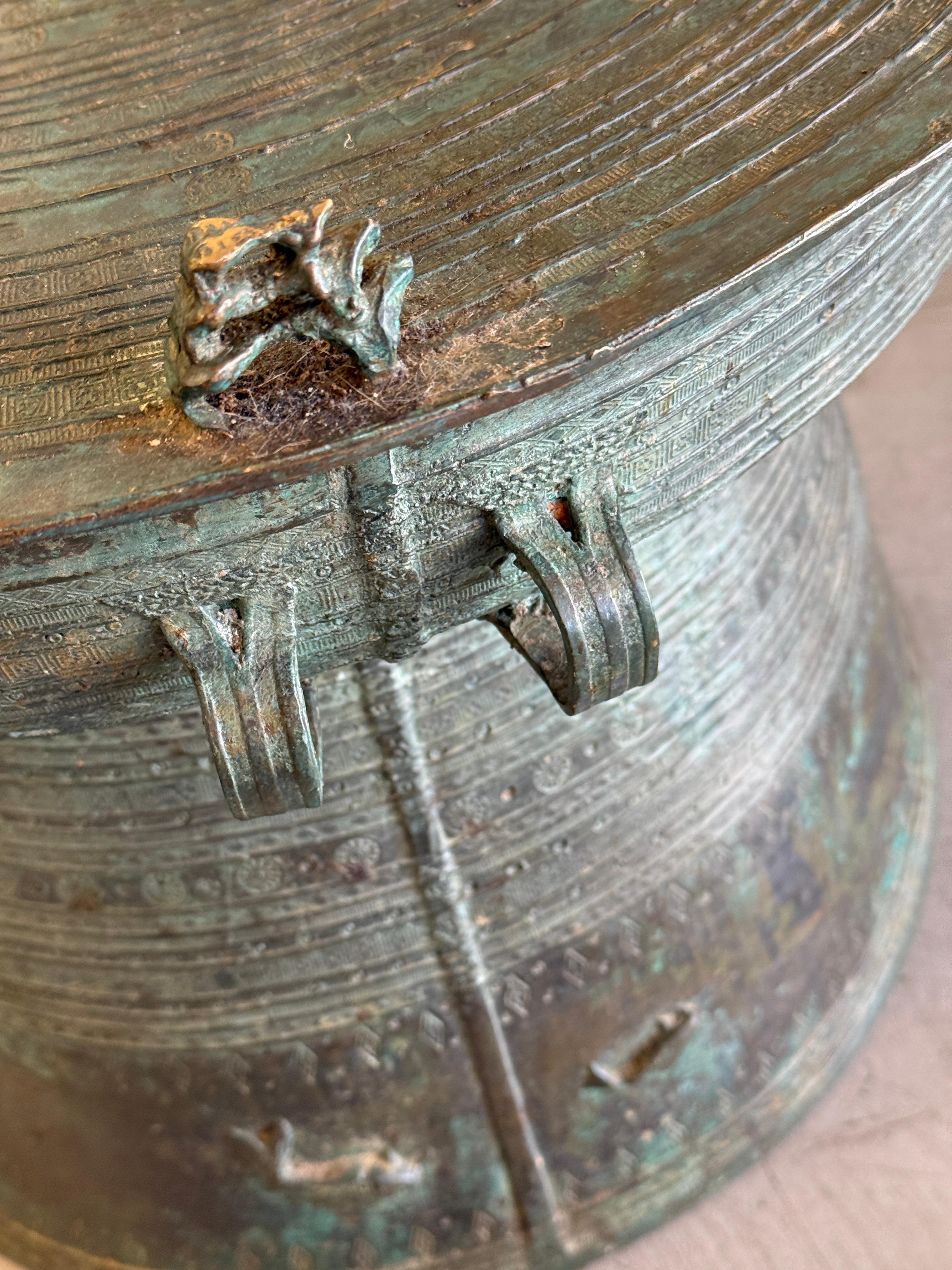 Table à tambour en bronze d'Asie du Sud-Est avec belle patine d'usage en vente 1