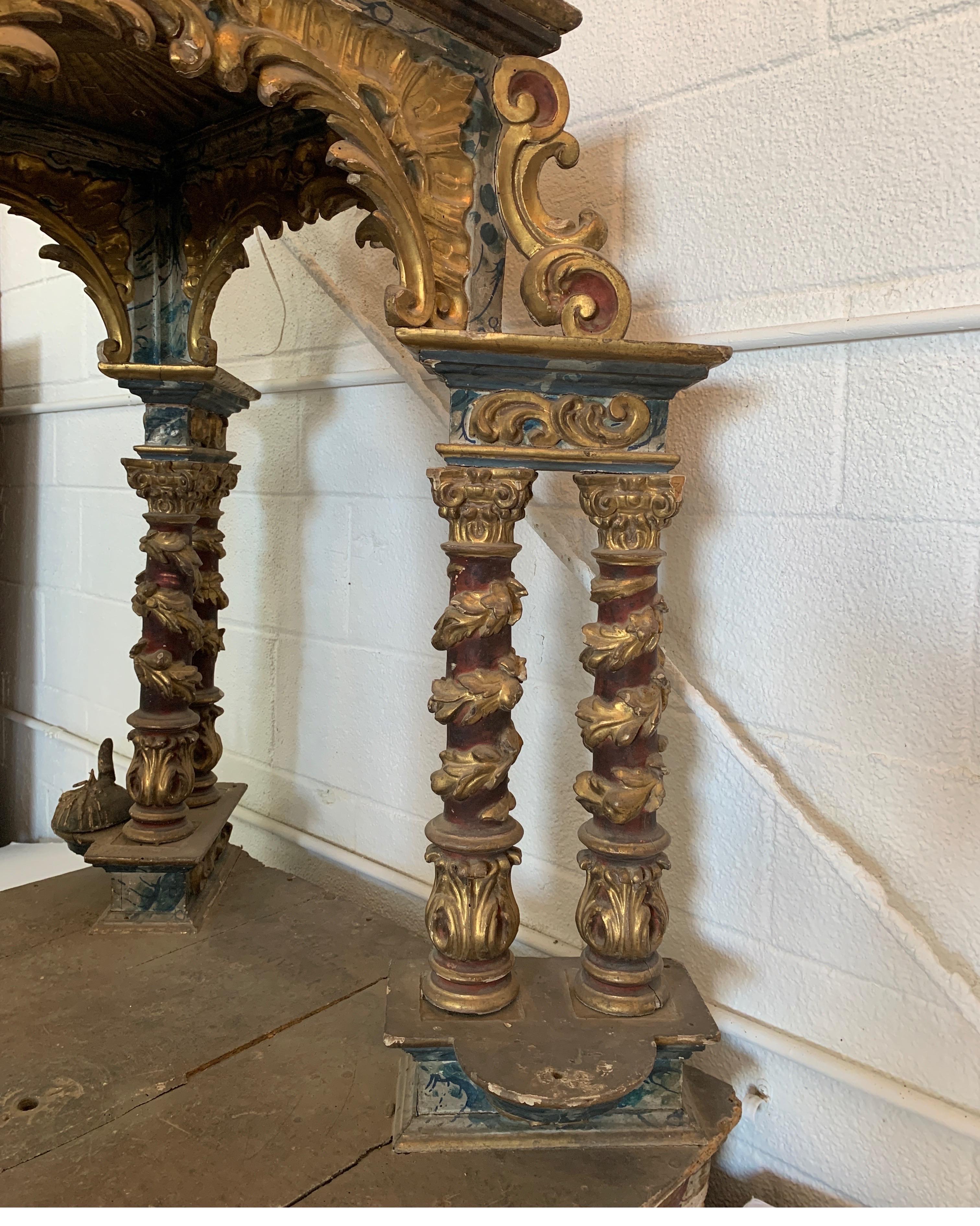 Porto Santos de principios del siglo XVII con pintura policromada original y columnas en venta 6
