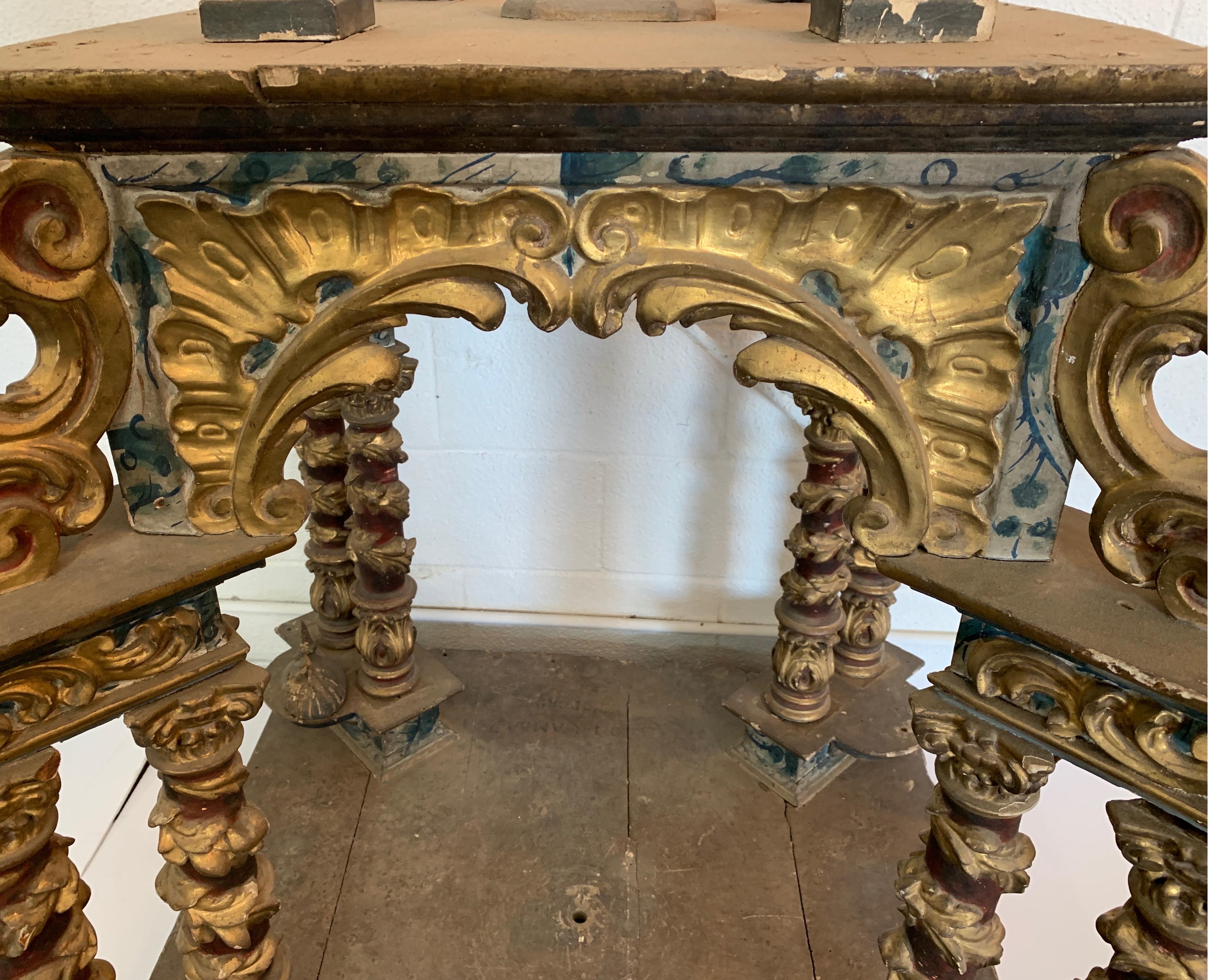 Porto Santos de principios del siglo XVII con pintura policromada original y columnas Policromado en venta