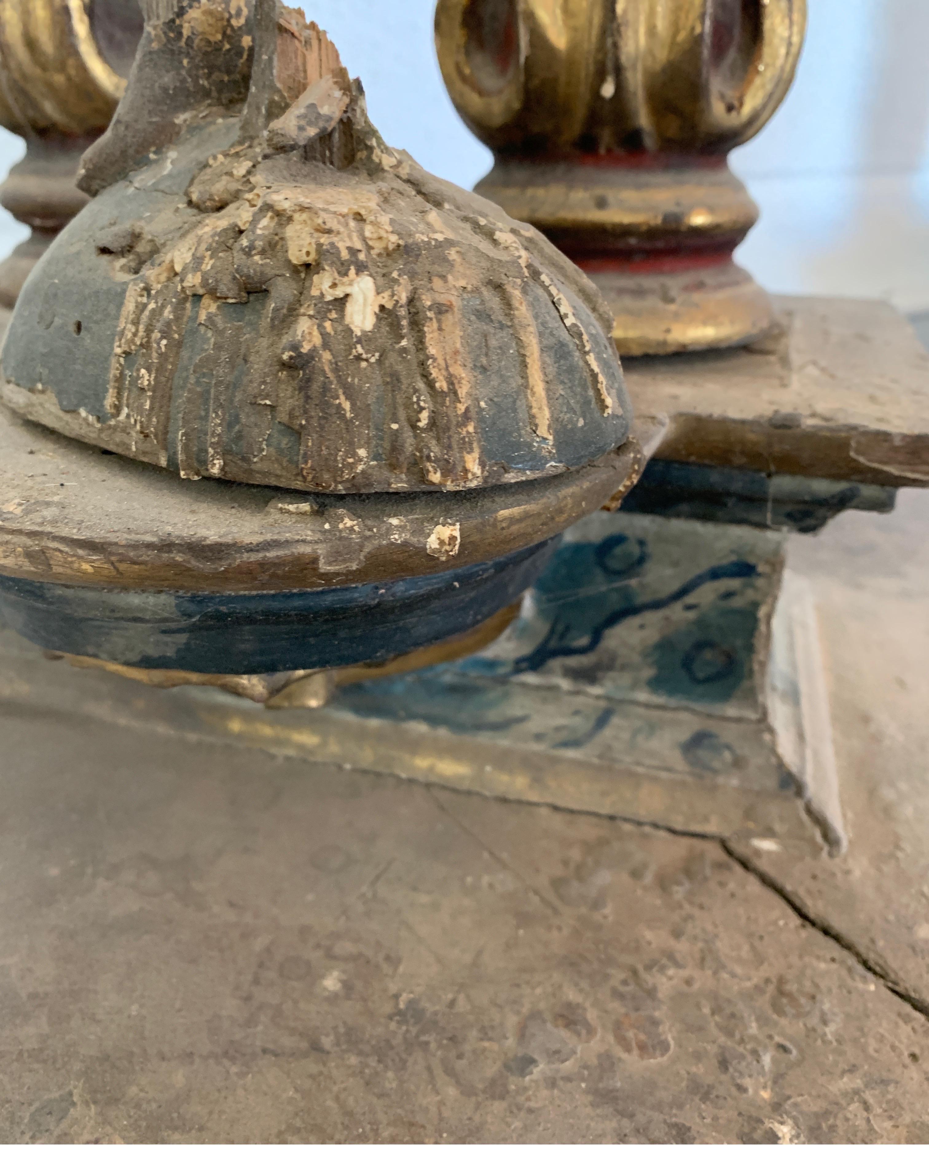 Porto Santos de principios del siglo XVII con pintura policromada original y columnas en venta 3