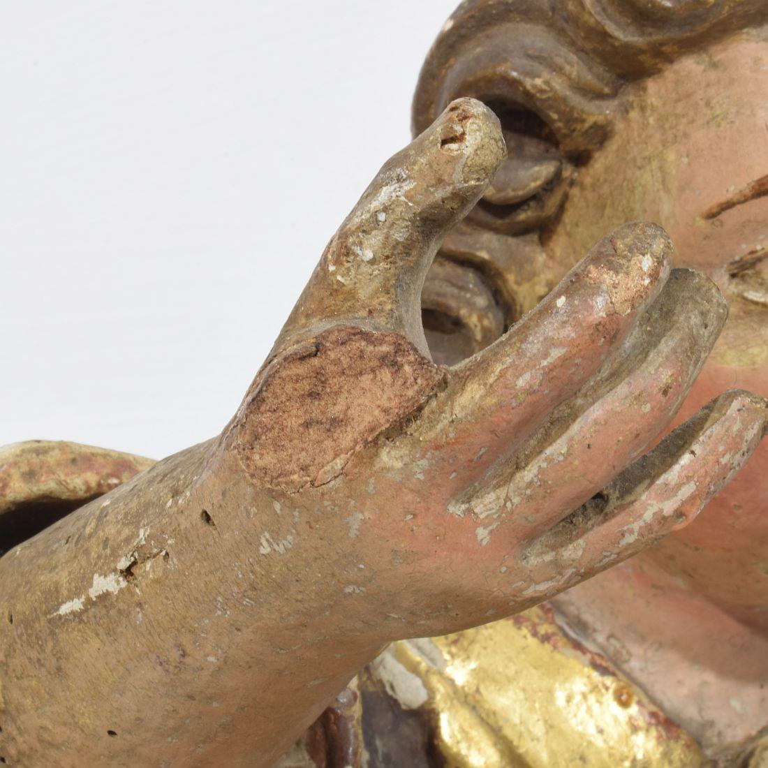 Ángel barroco de madera tallada a mano de principios del siglo XVII español en venta 8