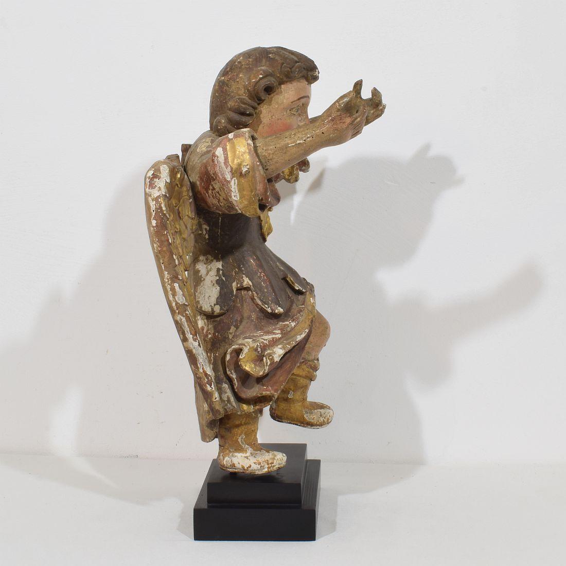 Ángel barroco de madera tallada a mano de principios del siglo XVII español Español en venta