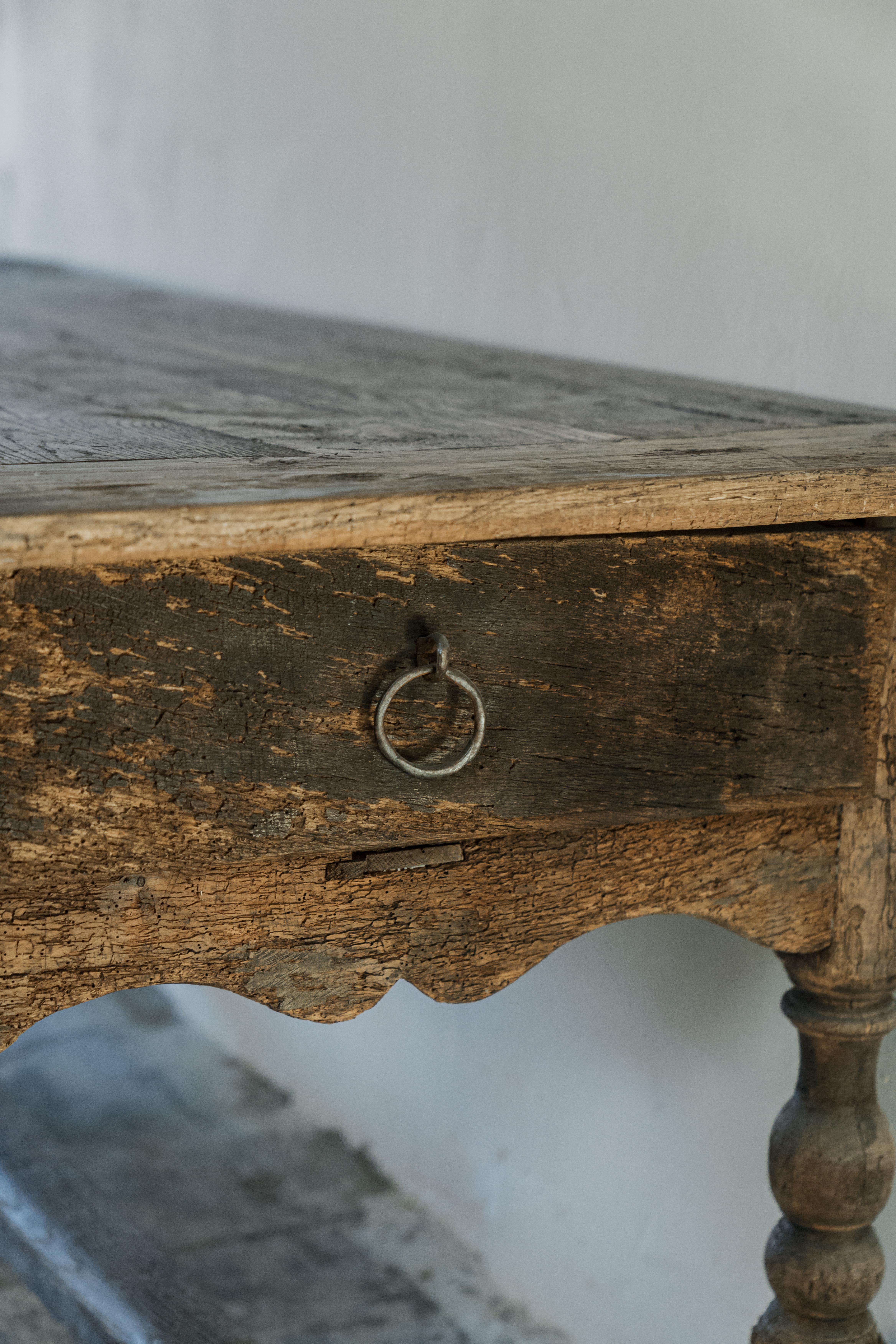 Fatto a mano Tavolo refrattario spagnolo in vendita