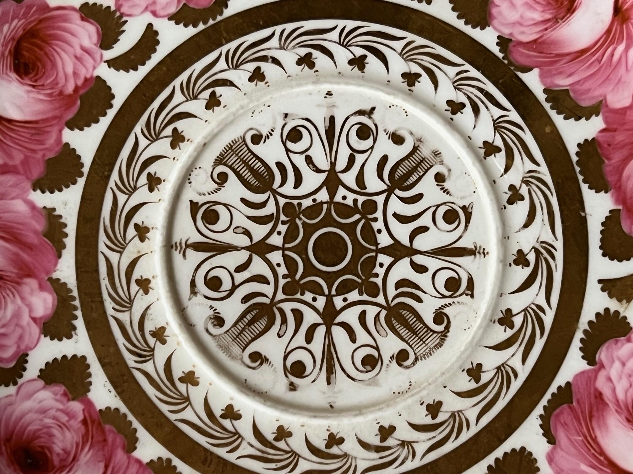 Hand-Painted Early Spode Hand Painted Porcelain Plate / Saucer, circa 1820