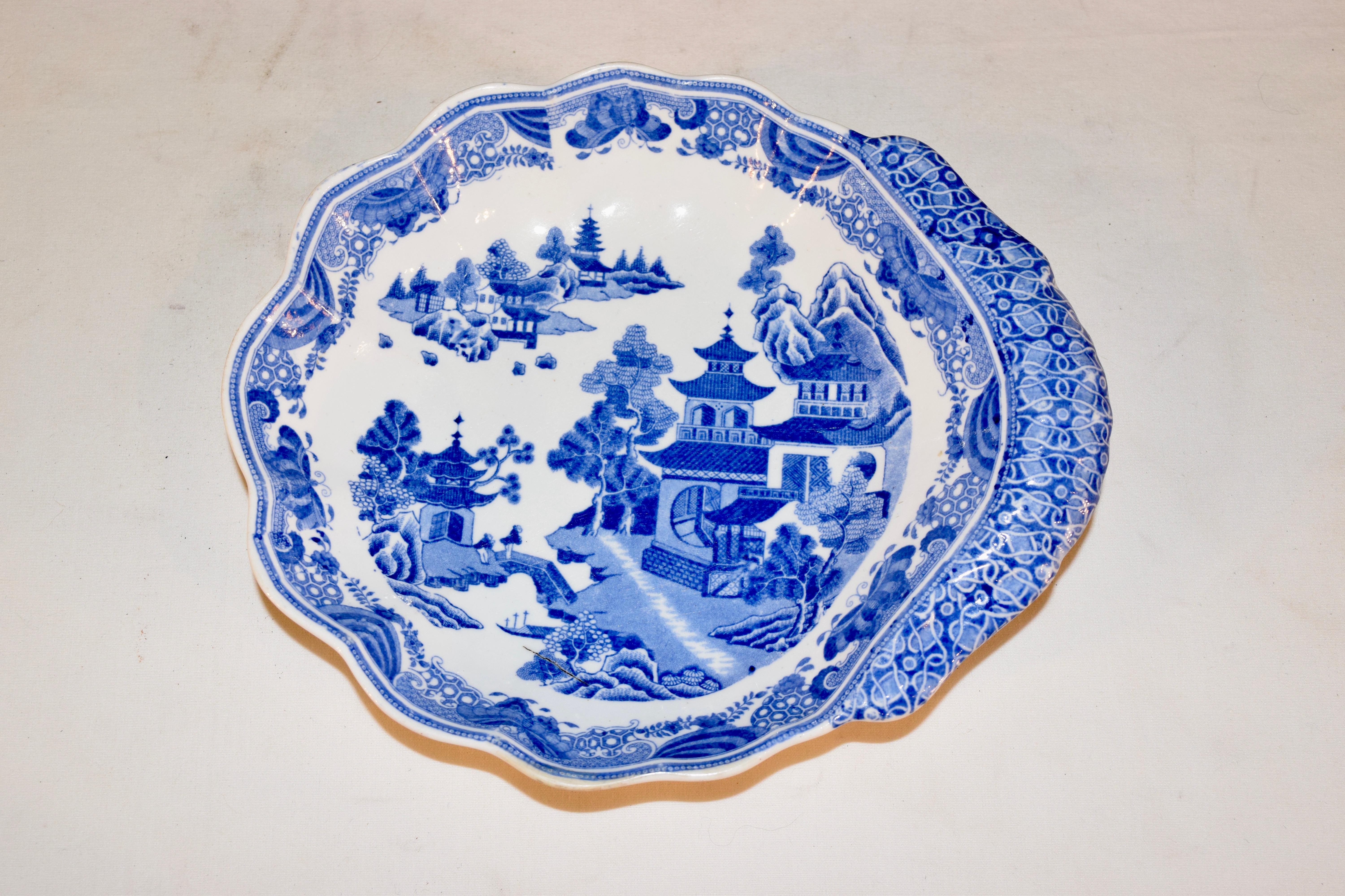 Early Spode Shaped Dish In Good Condition For Sale In High Point, NC