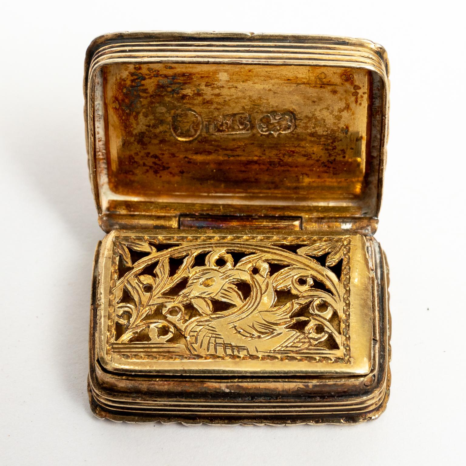 English Early Sterling Silver Vinaigrette For Sale