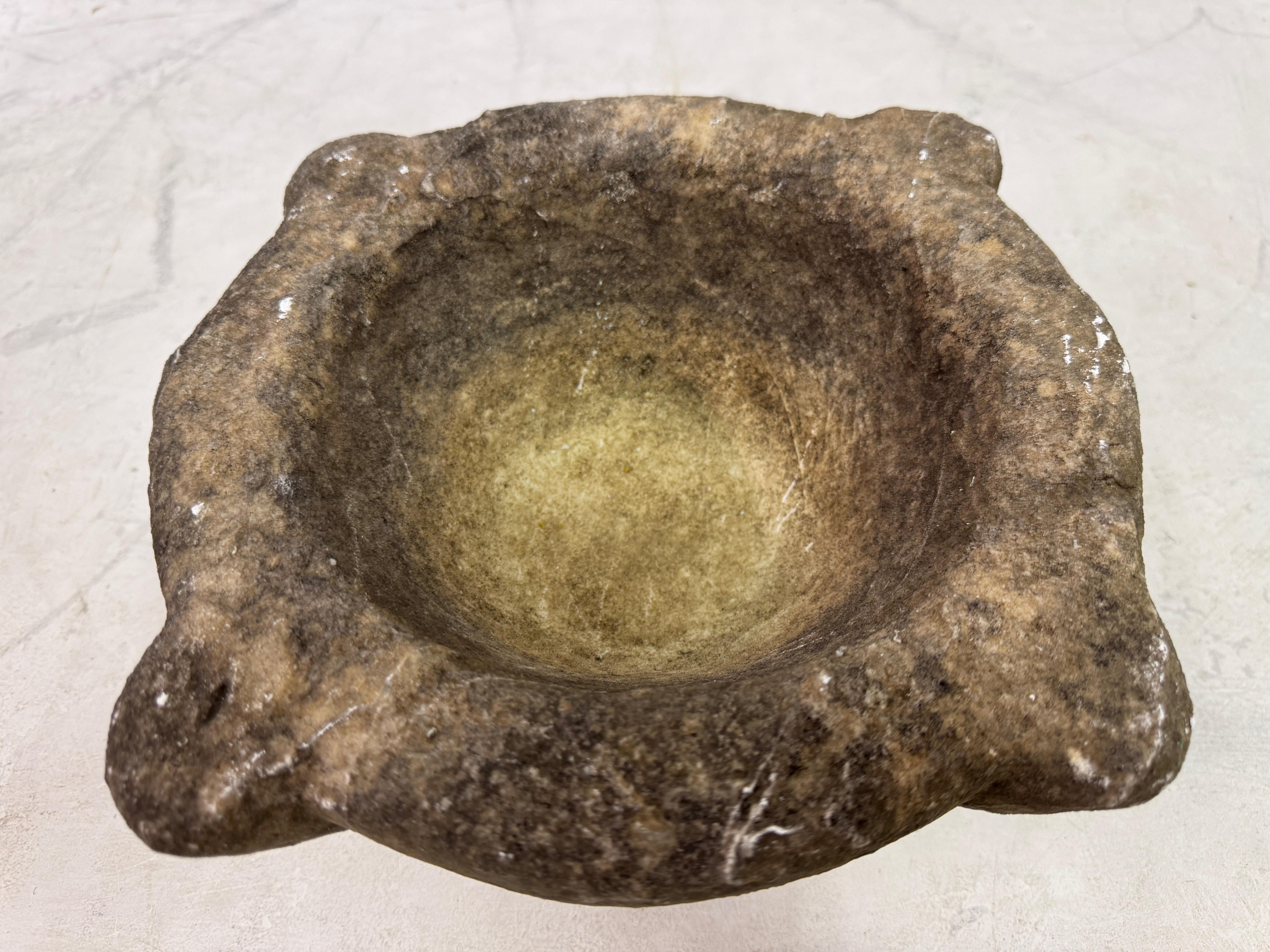 Mortier de pierre ancien, 18e-19e siècle en vente 3