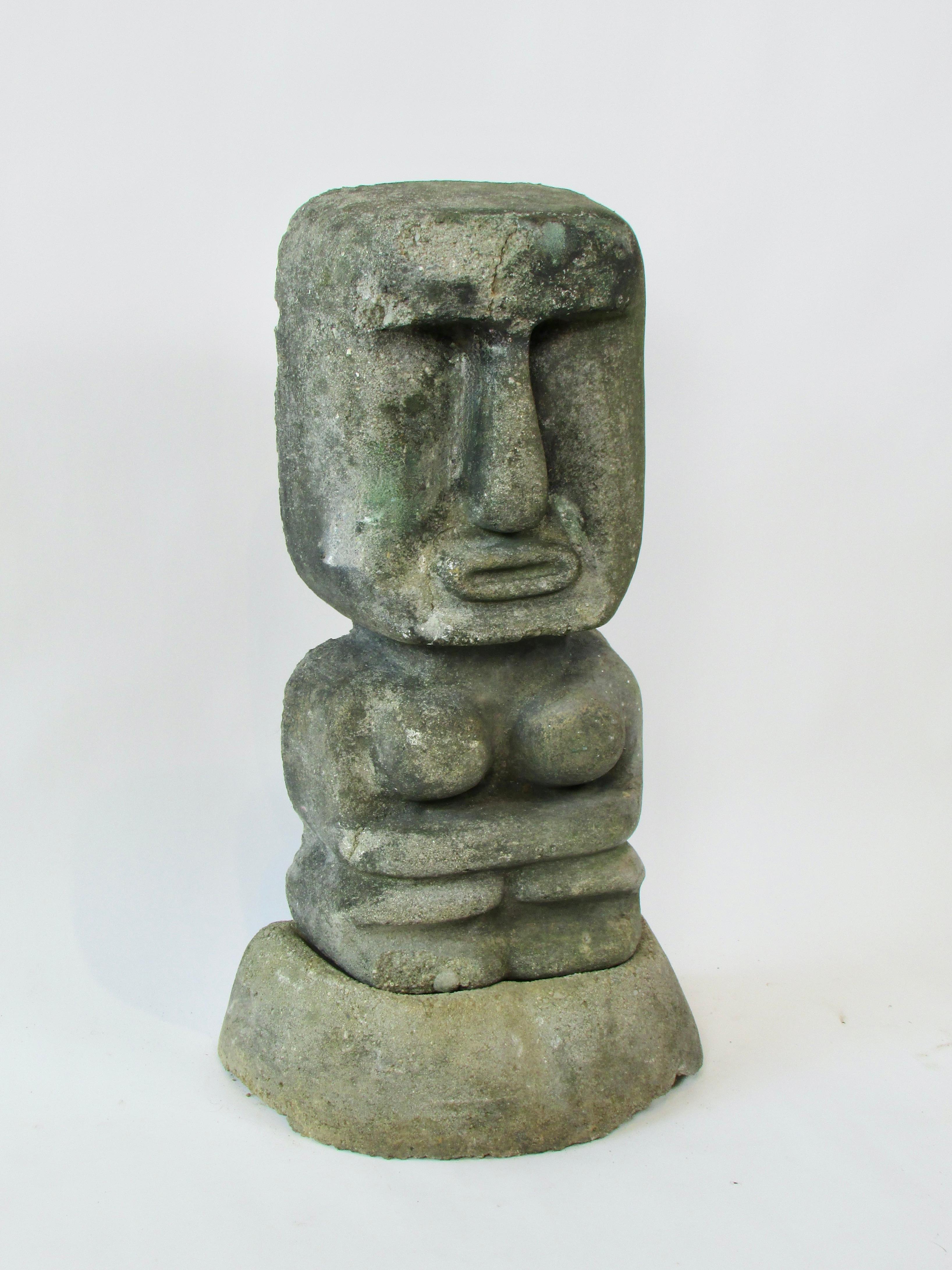 Early Stone Tiki Garten Statue auf Sockel (Volkskunst) im Angebot