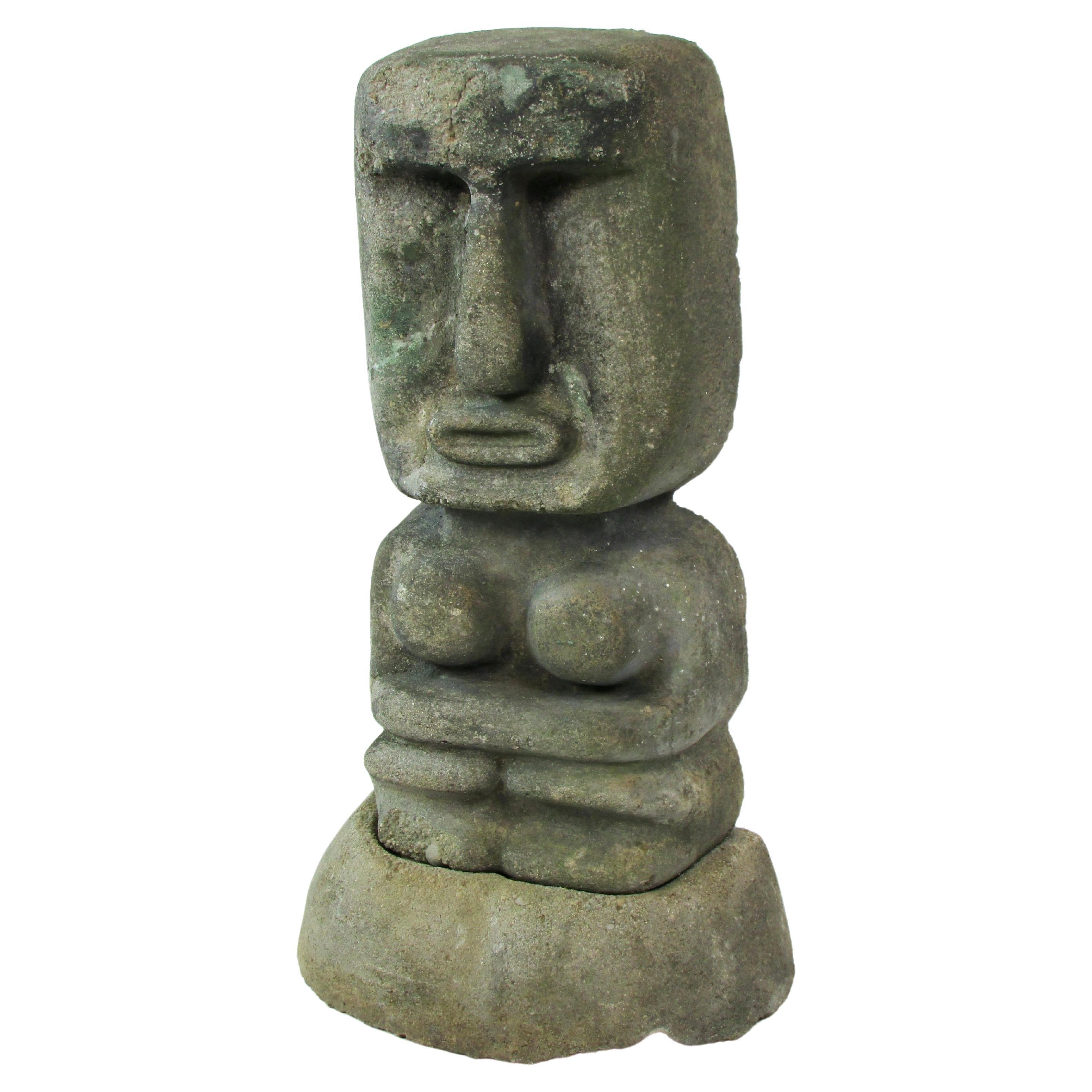 Statue de jardin Tiki en pierre sur socle