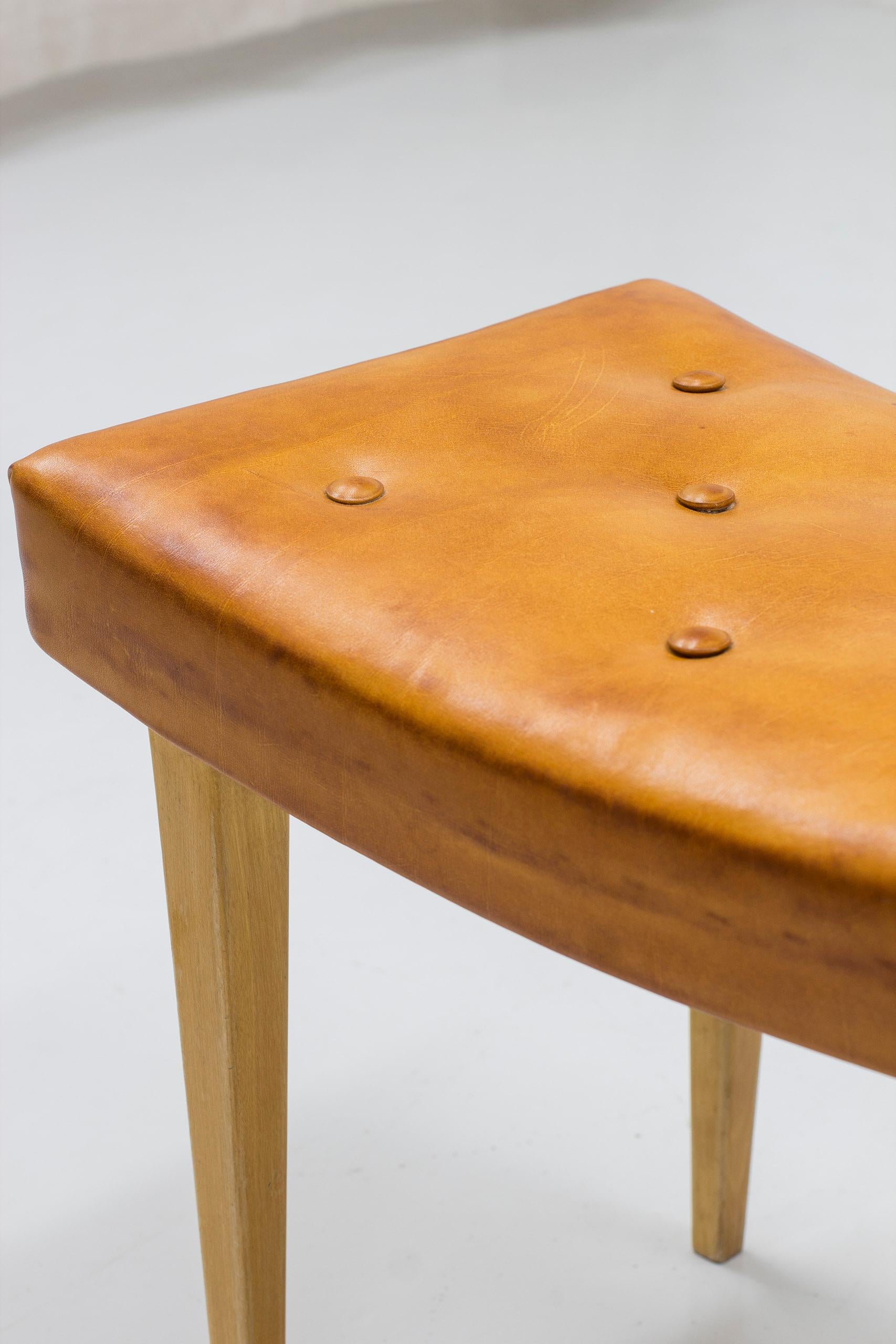 Early stool with cognac leather and birch by Bruno Mathsson, Karl Mathsson 1941 3