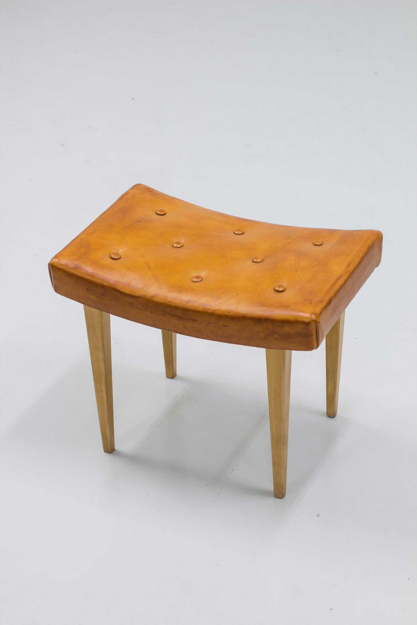 Swedish Early stool with cognac leather and birch by Bruno Mathsson, Karl Mathsson 1941