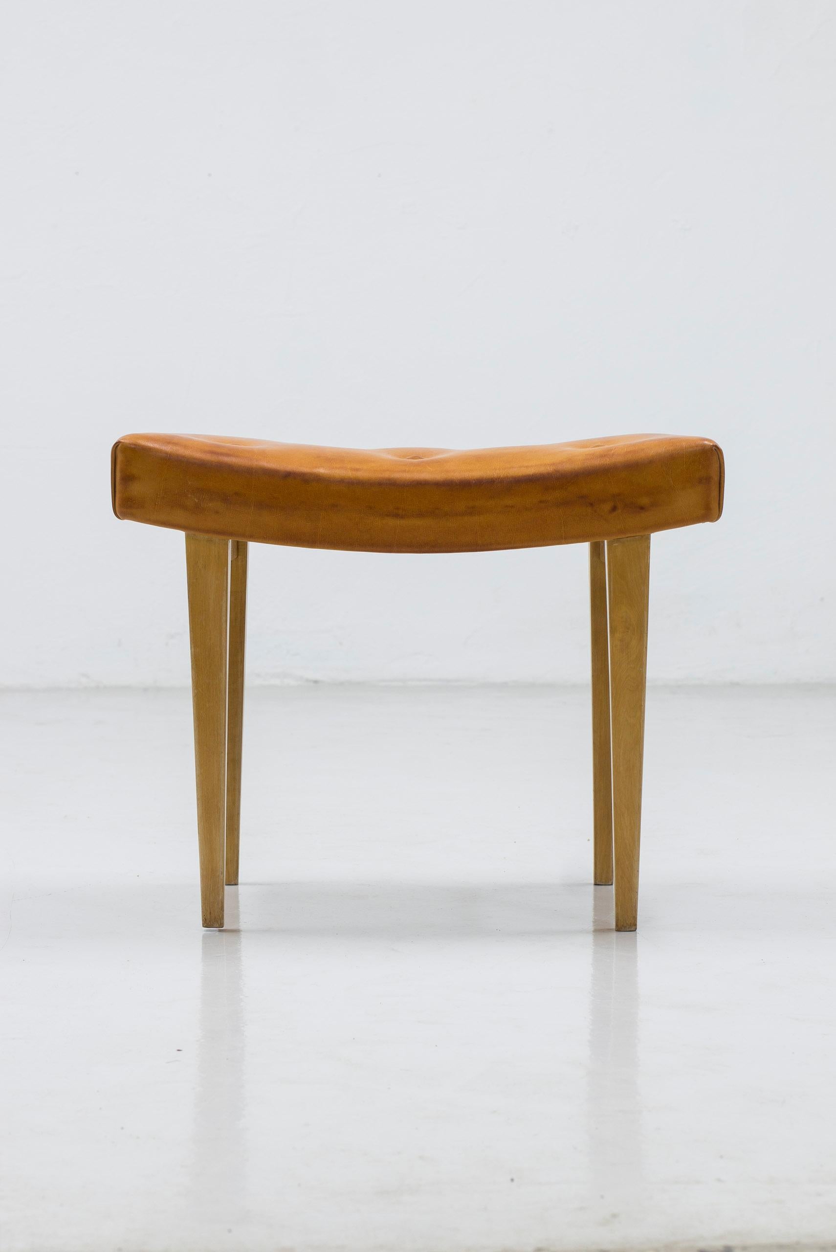 Early stool with cognac leather and birch by Bruno Mathsson, Karl Mathsson 1941 For Sale 1