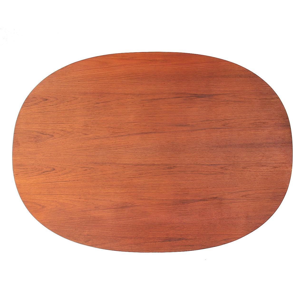 Table de salle à manger de forme 'super elipse' en teck avec pieds en acier chromé. Cette table date de la première année de fabrication (avant la production de Hansen).