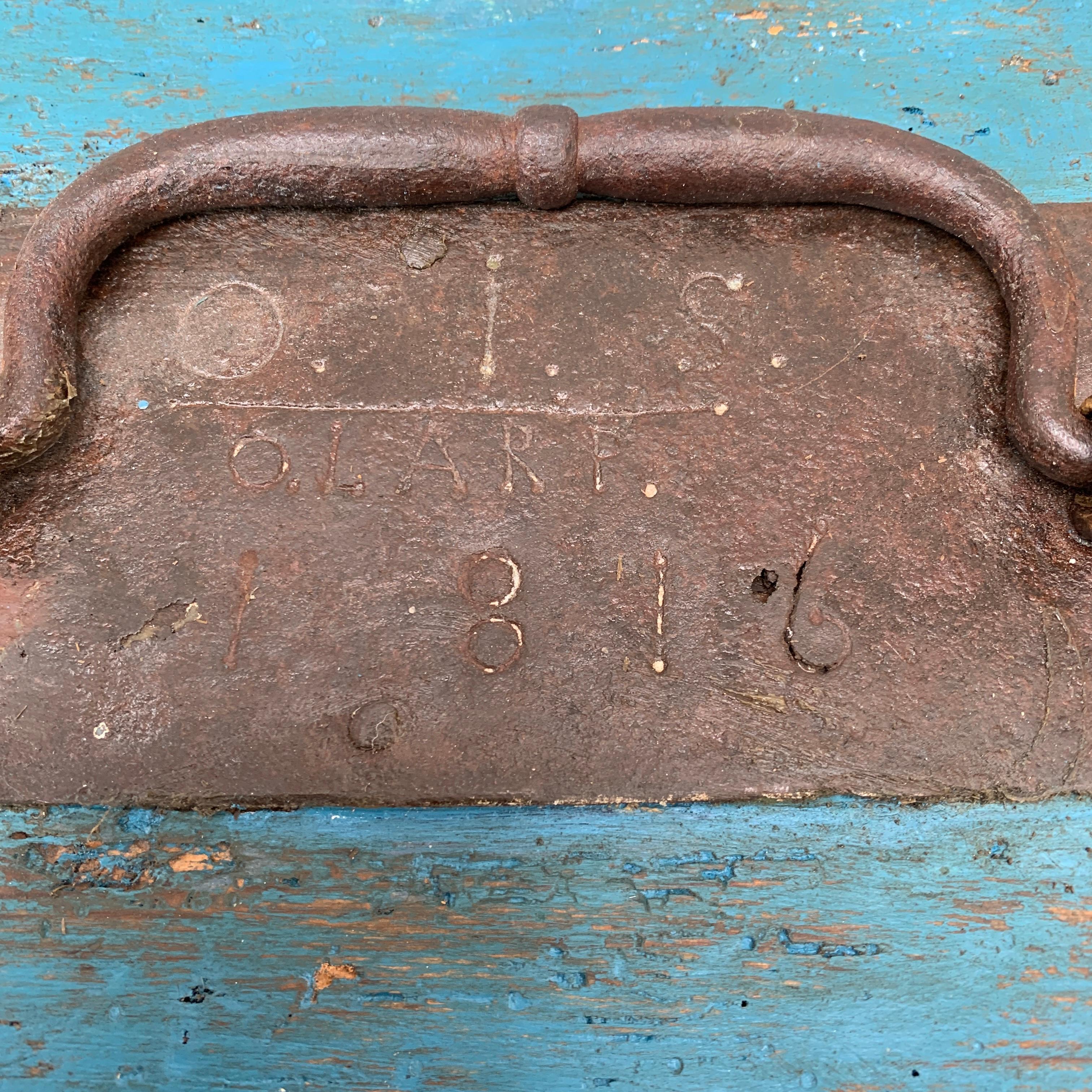 Caja pintada de arte popular azul de principios del siglo XIX en Suecia, fechada en 1816 1