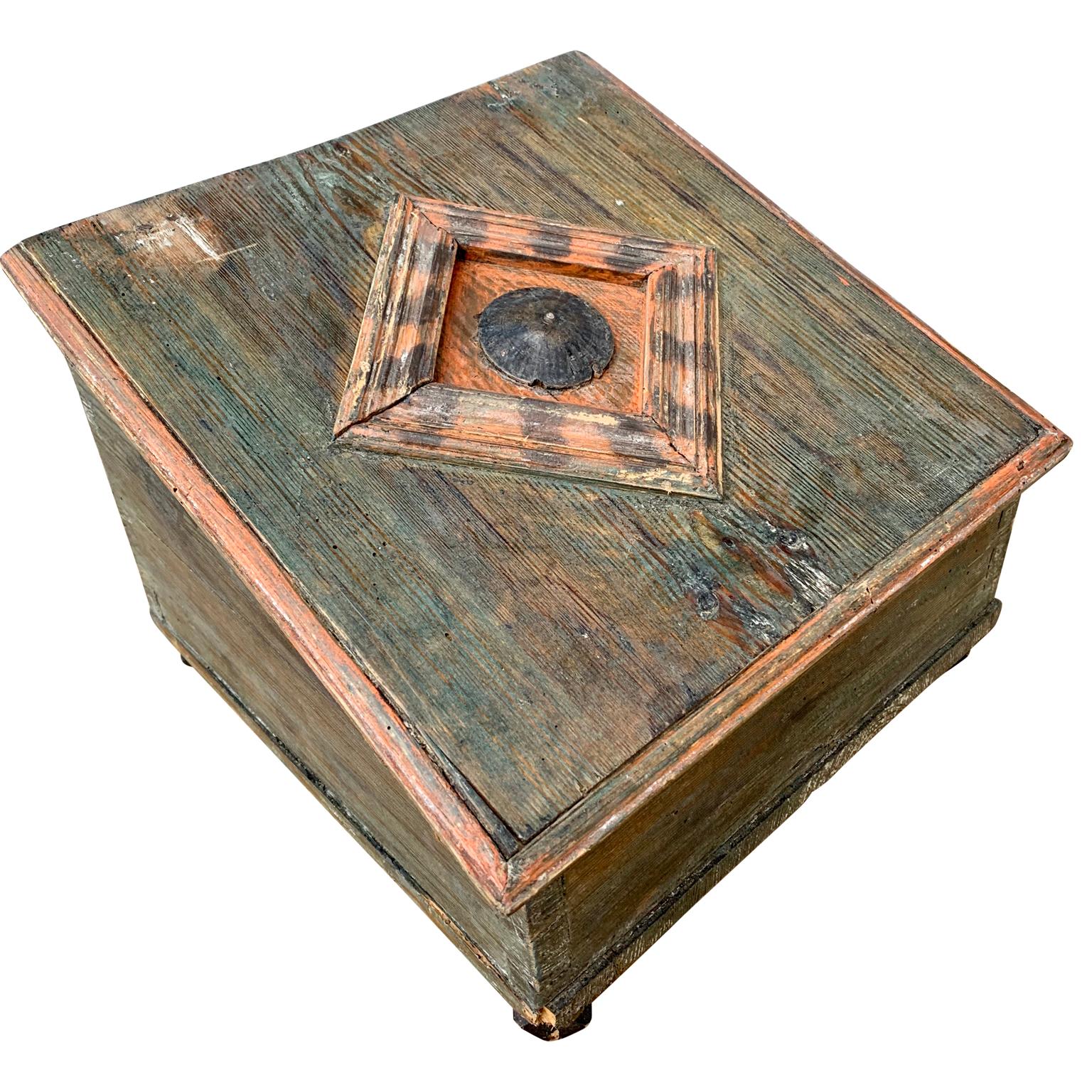 Hand-Painted Early Swedish 19th Century Wooden Folk Art Box with Originally Paint For Sale