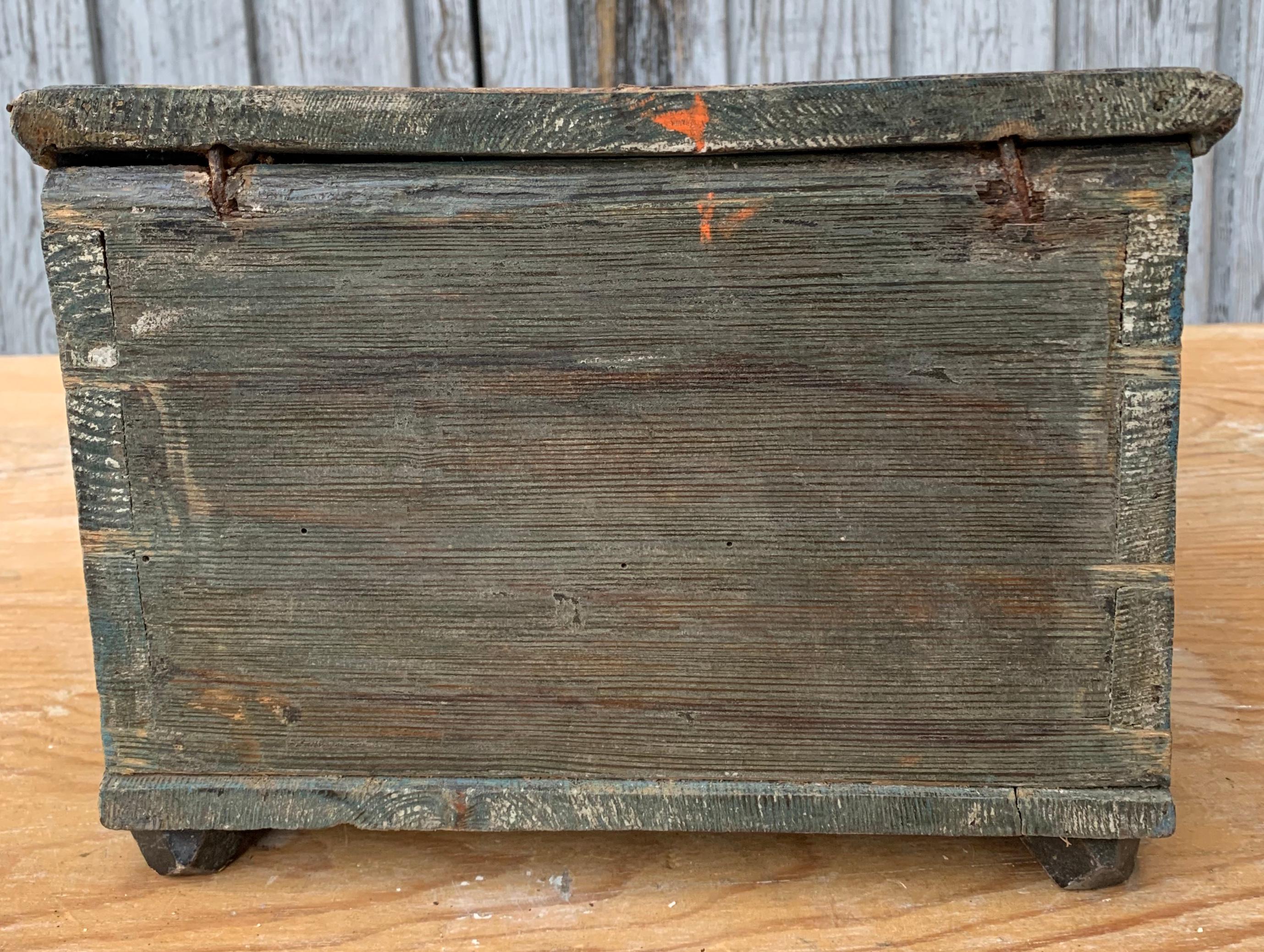 Early Swedish 19th Century Wooden Folk Art Box with Originally Paint For Sale 1