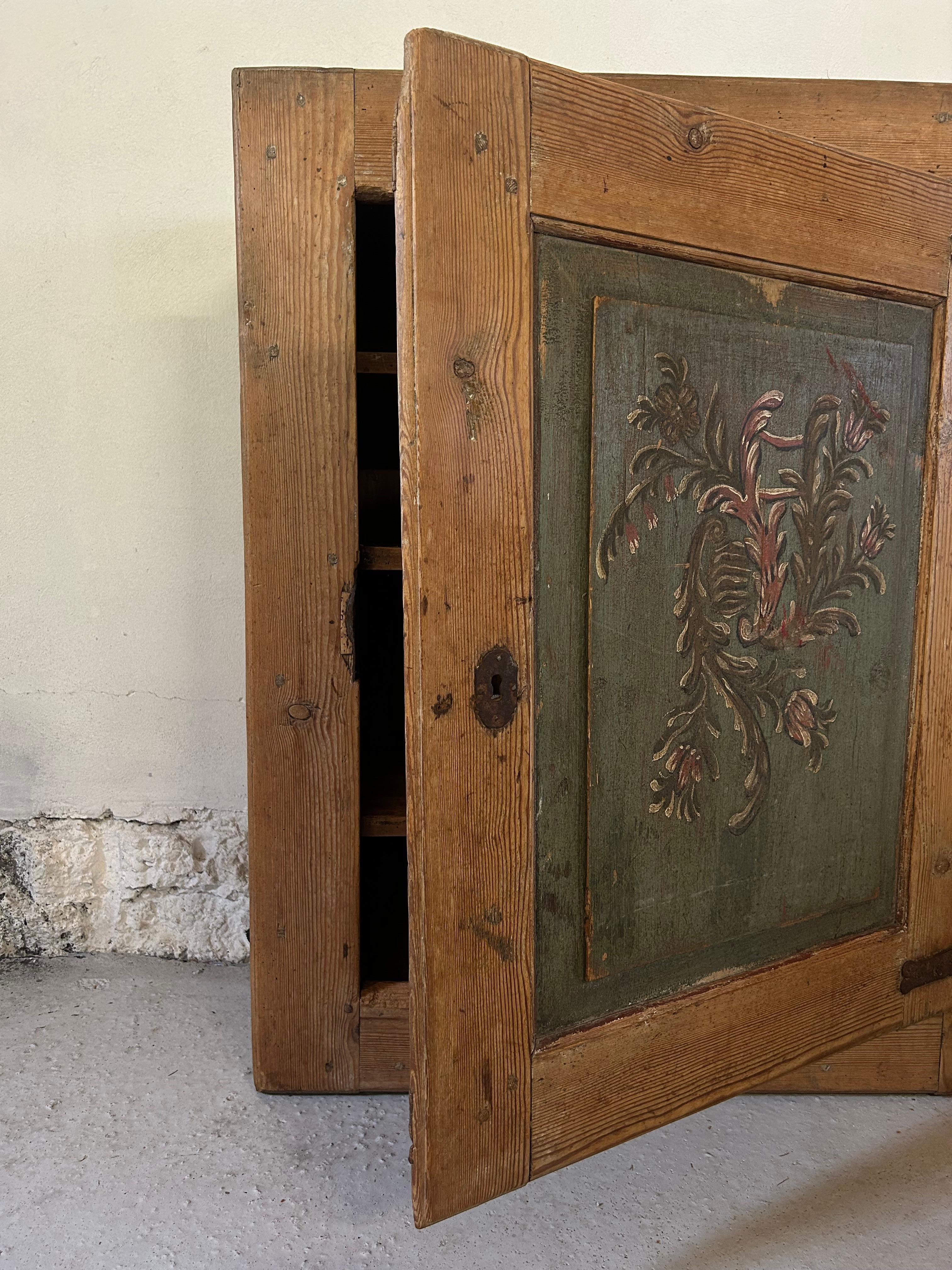Cabinet di arte popolare svedese, Svezia, anni 1790 In condizioni deteriorate in vendita a Valby, 84
