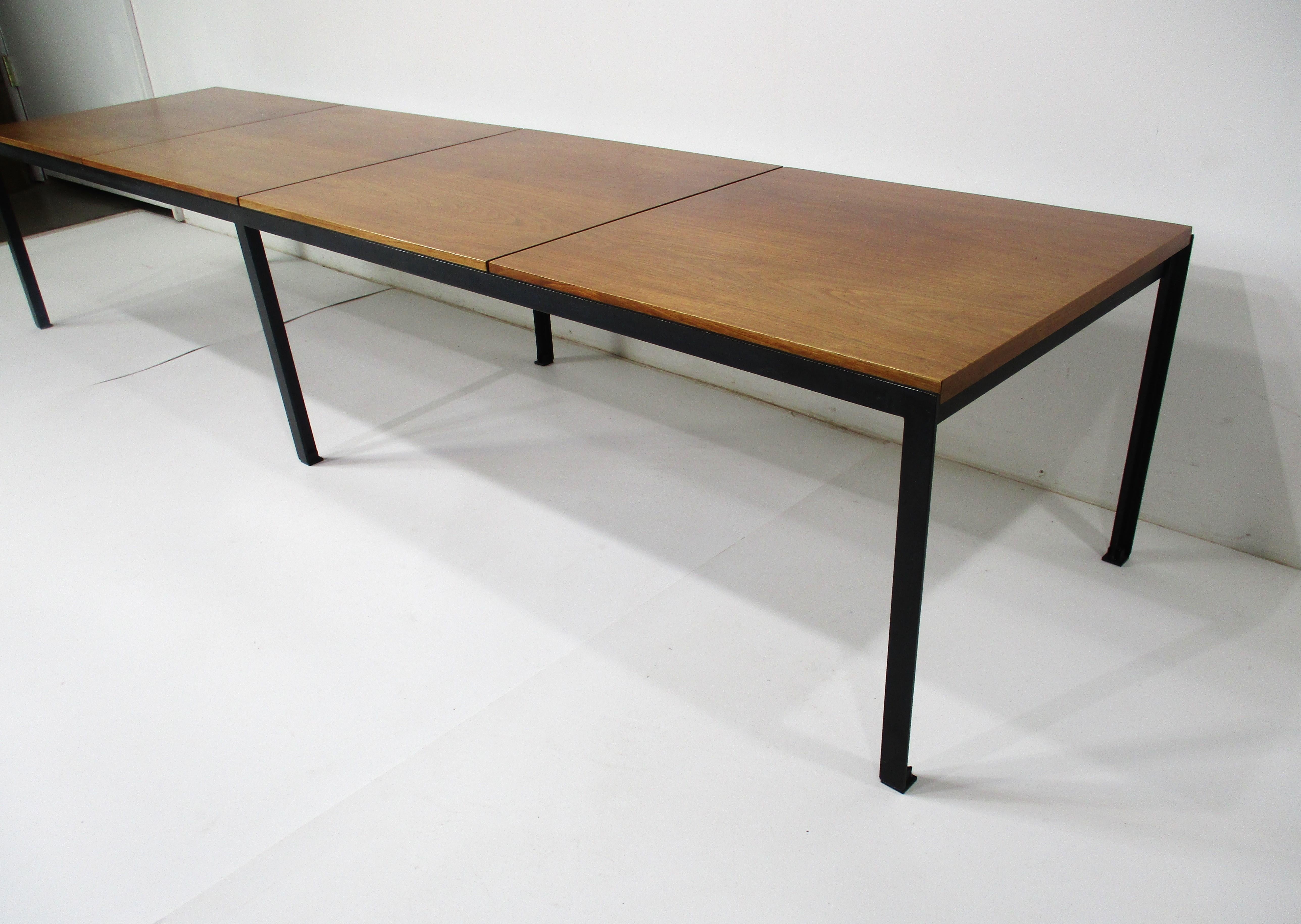 Mid-Century Modern Table basse / banc de Florence Knoll n° 332 pour Knoll (B)  en vente