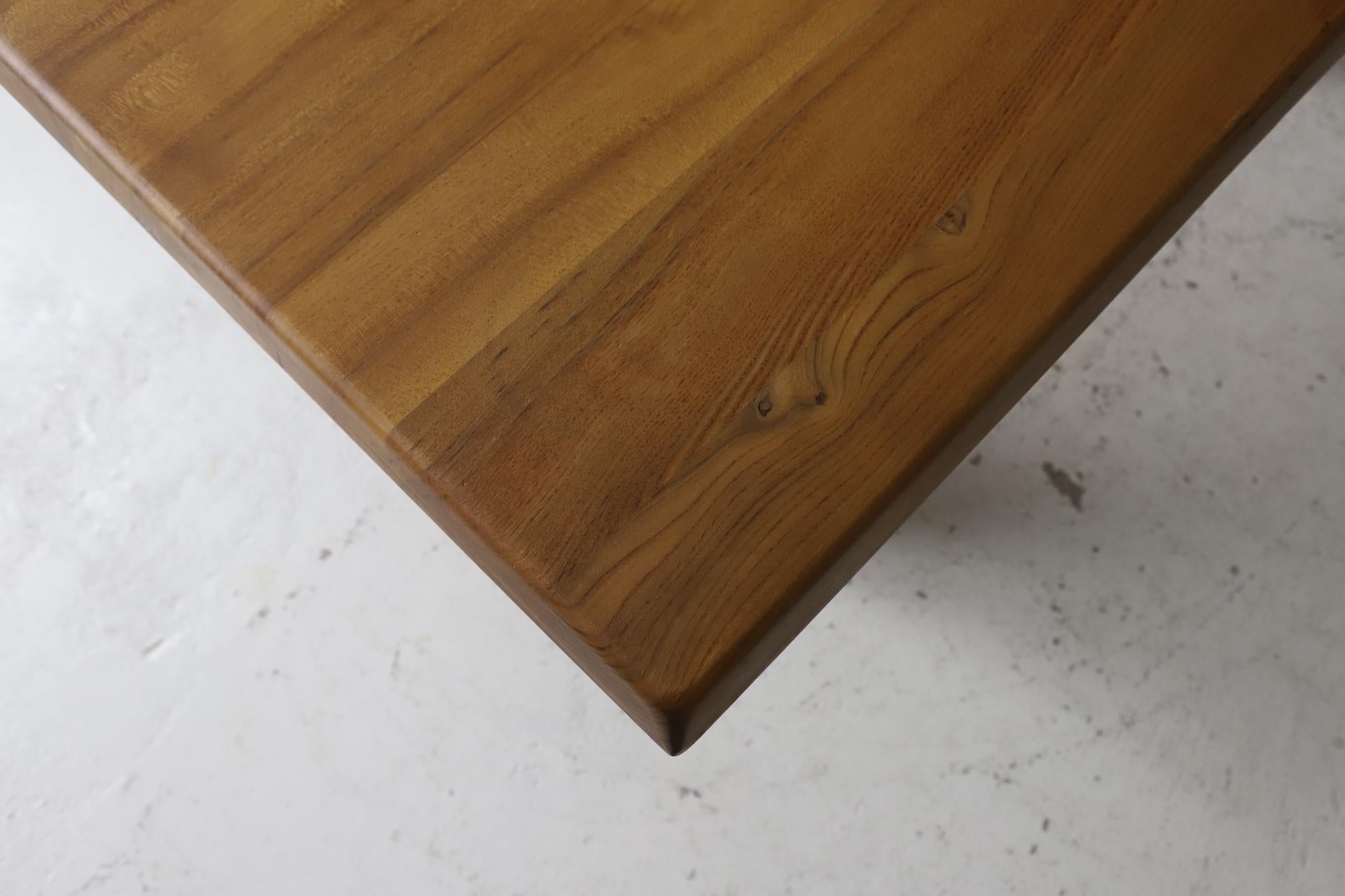 Table à manger T14 de Pierre Chapo en orme massif, France, années 1970 Bon état à Sittard, LI