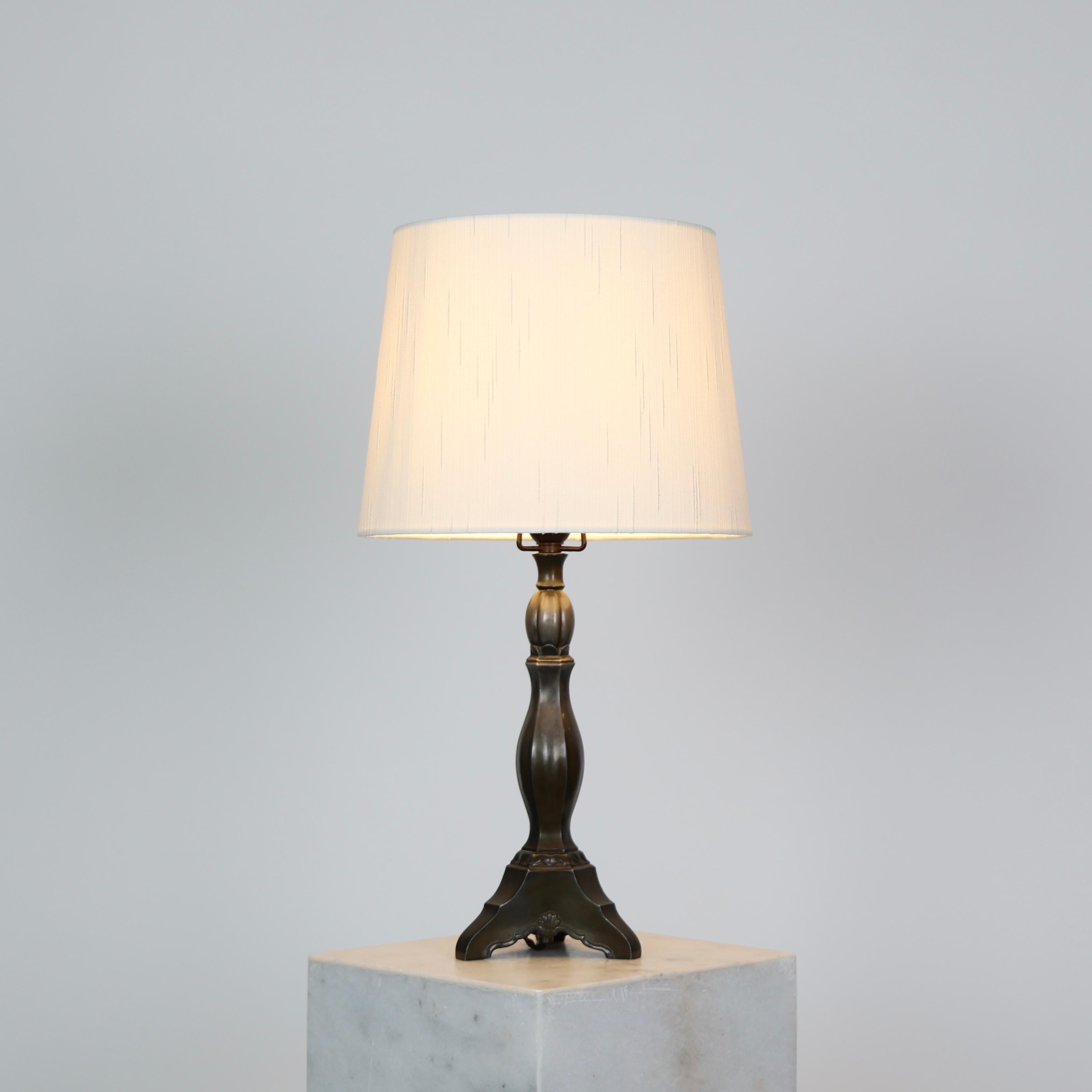 Lampe de table ancienne par Just Andersen, années 1920, Danemark en vente 4